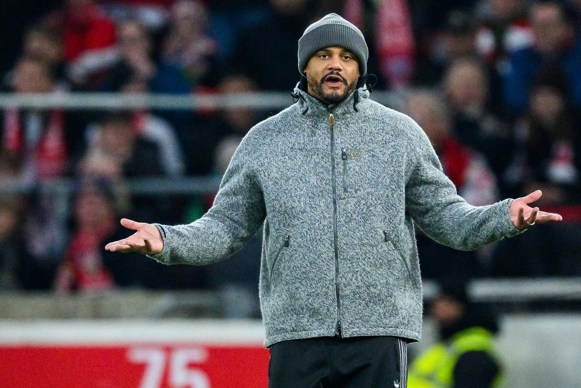 Seine XXL-Rotation ging auf: Bayern-Trainer Vincent Kompany.