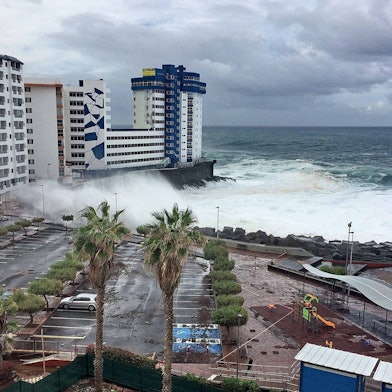 Im Herbst und im Winter ist es auf den Kanaren in Küstennähe nicht immer ungefährlich. (Archivfoto)