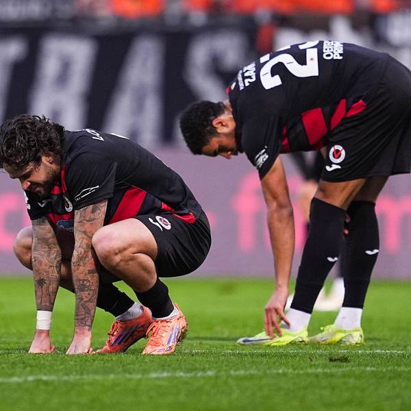 06.12.2025, xydrx, Fußball, 3.Liga, FC Viktoria Köln - SSV Ulm 1846, Saison 2025 2026, Sportpark Höhenberg: Lex-Tyger Lobinger FC Viktoria Köln 9 und Benjamin Zank FC Viktoria Köln 23 enttäuscht nach der 1:0 Niederlage DFB regulations prohibit any use of photographs as image sequences and or quasi-video. Photo: xYannisxDreimannxPressefotoKochx Nordrhein-Westfahlen Deutschland *** 06 12 2025, xydrx, Fußball, 3 Liga, FC Viktoria Köln SSV Ulm 1846, Saison 2025 2026, Sportpark Höhenberg Lex Tyger Lobinger FC Viktoria Köln 9 und Benjamin Zank FC Viktoria Köln 23 enttäuscht nach der 1 0 Niederlage DFB regulations prohibit any use of photographs as image sequences and or quasi video Photo xYannisxDreimannxPressefotoKochx Nordrhein Westfahlen Germany