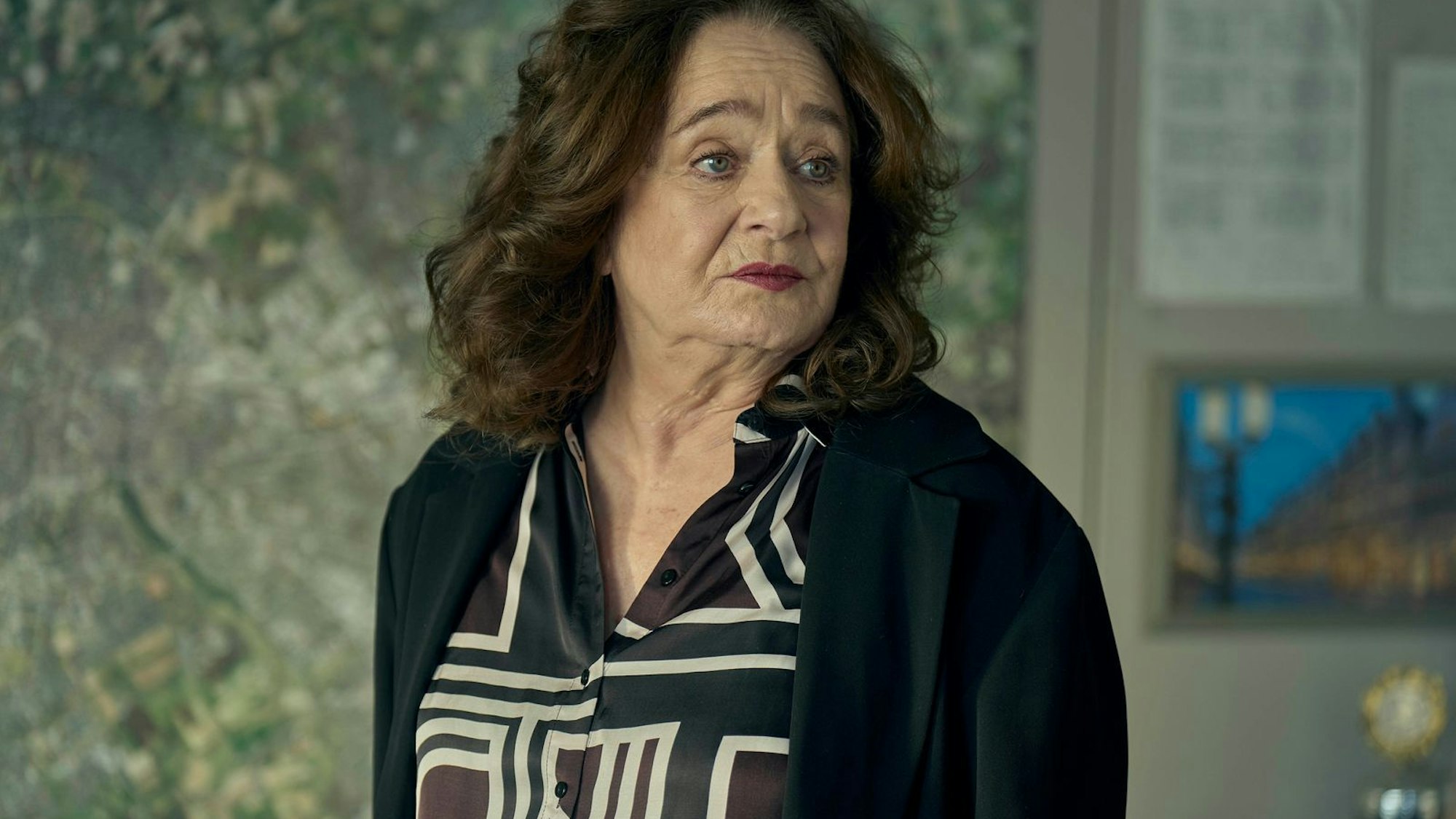 Staatsanwältin Wilhelmine Klemm (Mechthild Großmann) verabschiedete sich im „Tatort: Die Erfindung des Rades“ in den Ruhestand. Vorher erwartete sie ein besonders persönlicher Fall. (Bild: WDR/Frank Dicks)