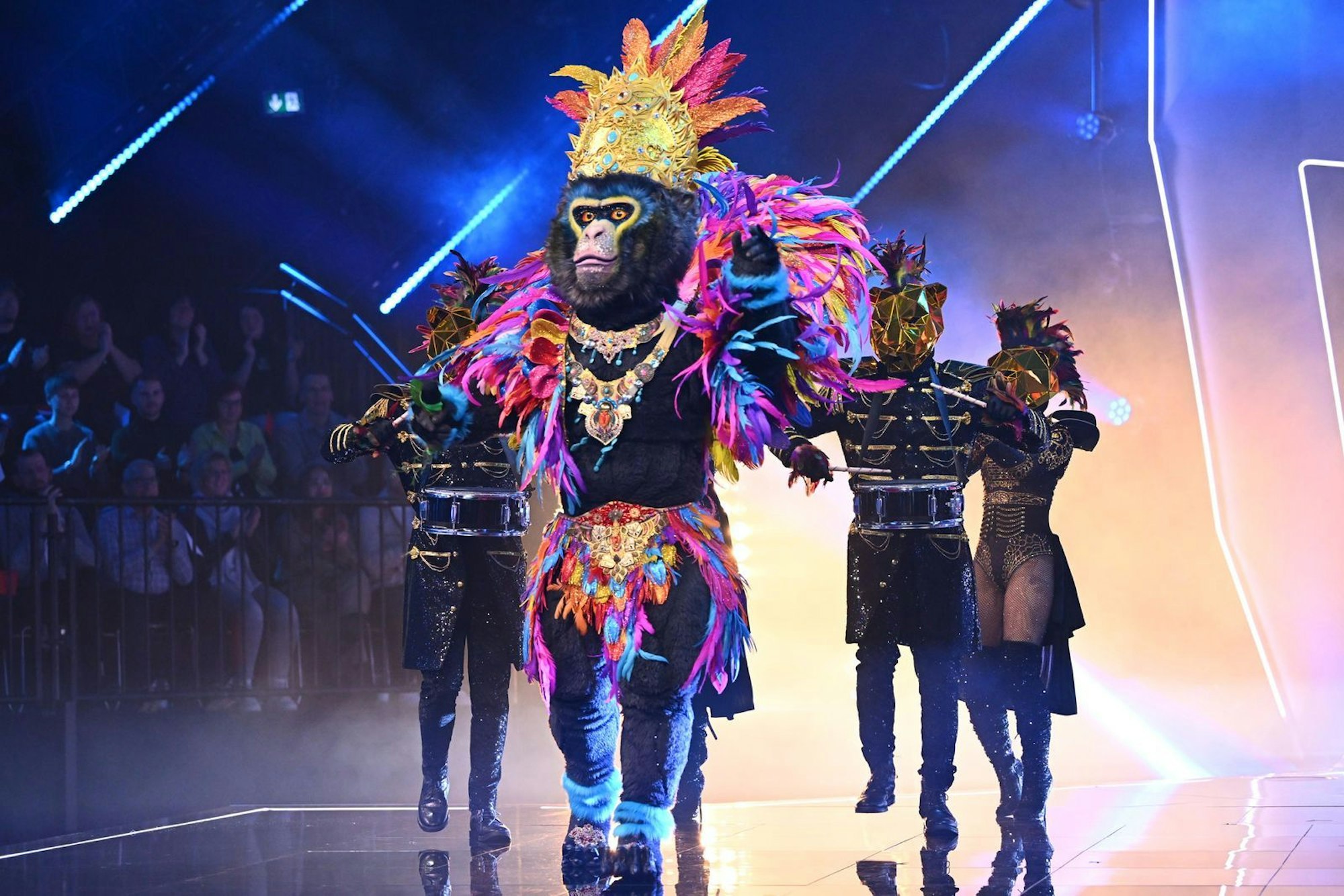 Der King sang in der Mottoshow „Sports Night“ die beiden Sport-Hymnen „The Cup Of Life“ (Ricky Martin) und „Auf uns“ (Andreas Bourani). Er könnte Wayne Carpendale sein. (Bild: Joyn/Willi Weber)