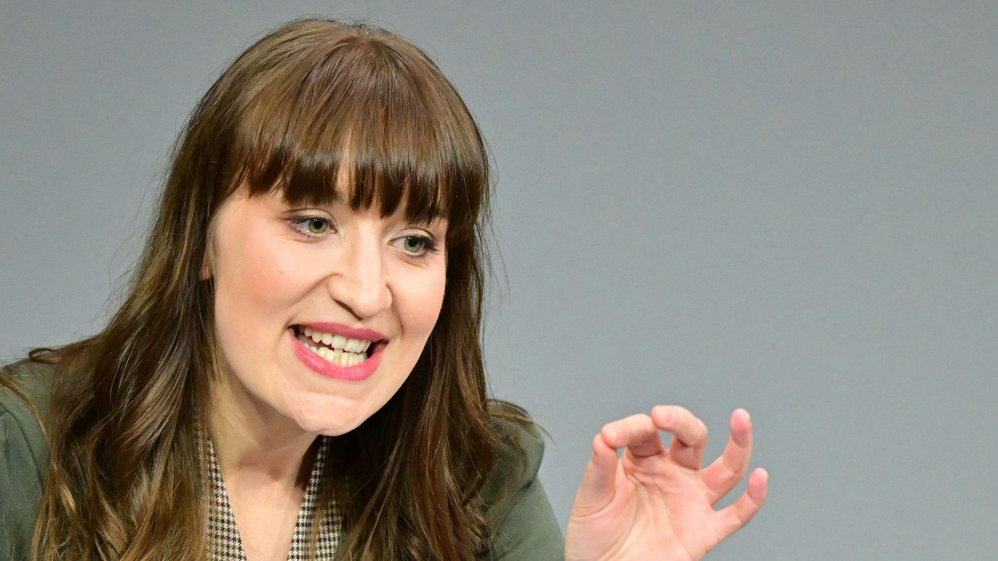 Die Linken-Politikerin Heidi Reichinnek hat öffentlich gemacht, dass sie unter schwerer Migräne leidet.