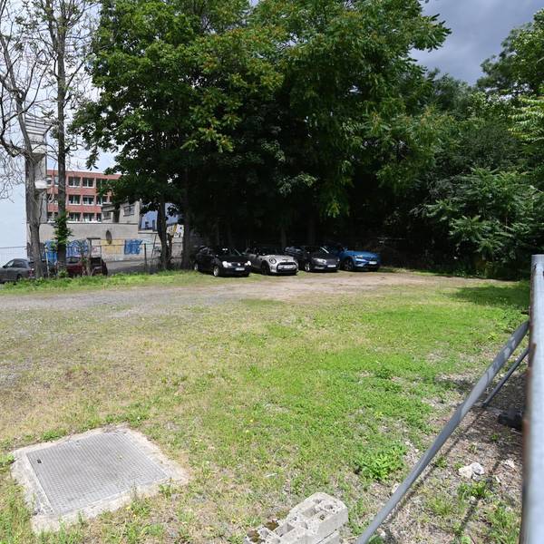 Fläche zwischen Löwengasse und Severinsbrücke. Die Stadtverwaltung bevorzugt dieses Gebiet als Interim-Standort für die sanierungsbedürftige Feuerwache 1.