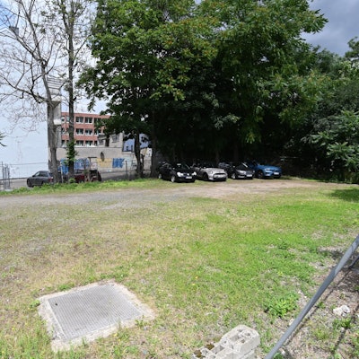 Fläche zwischen Löwengasse und Severinsbrücke. Die Stadtverwaltung bevorzugt dieses Gebiet als Interim-Standort für die sanierungsbedürftige Feuerwache 1.