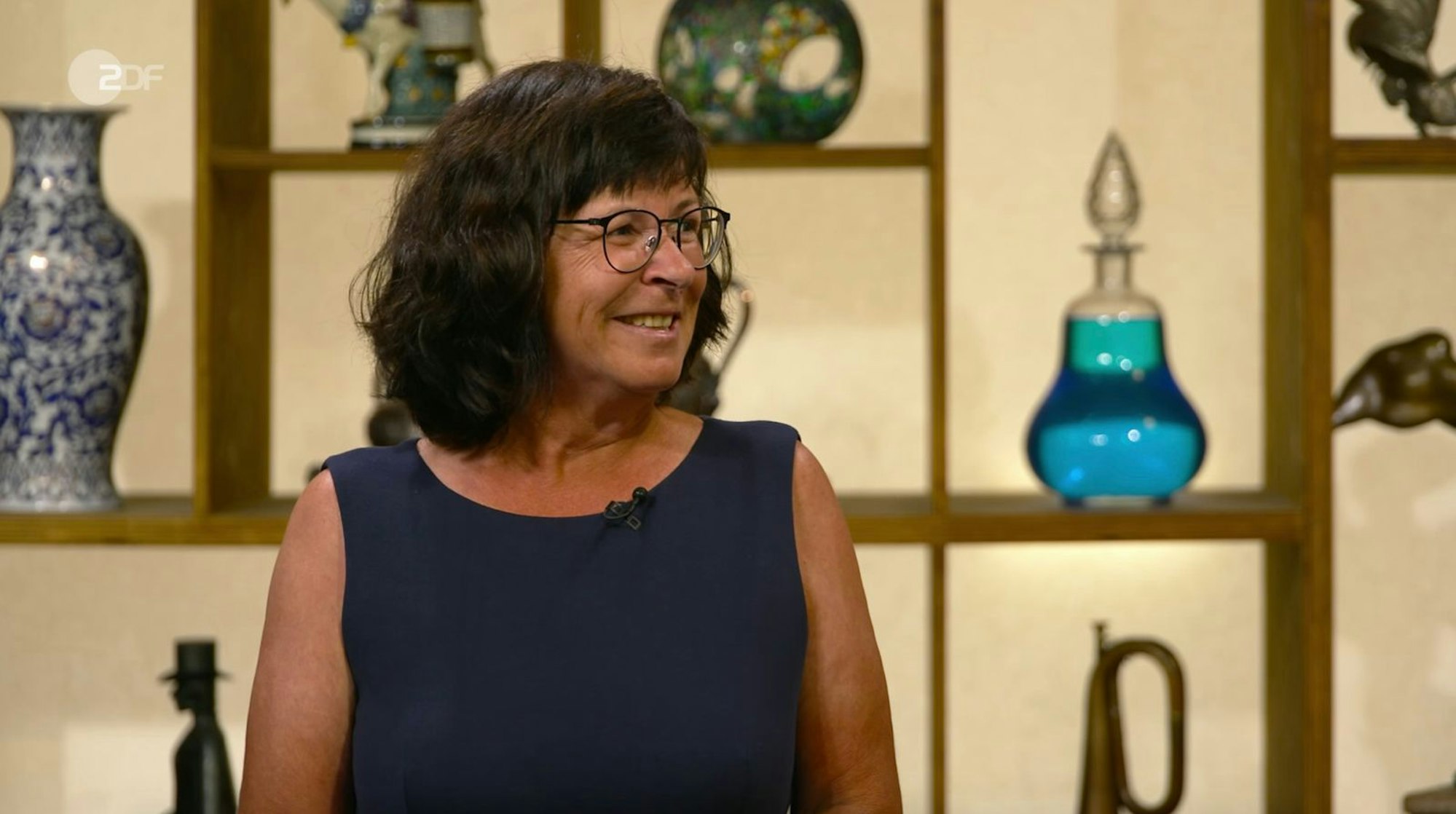 Heike aus Chemnitz hatte kleine Sitzmöbel von ihrer Großmutter dabei. (Bild: ZDF)