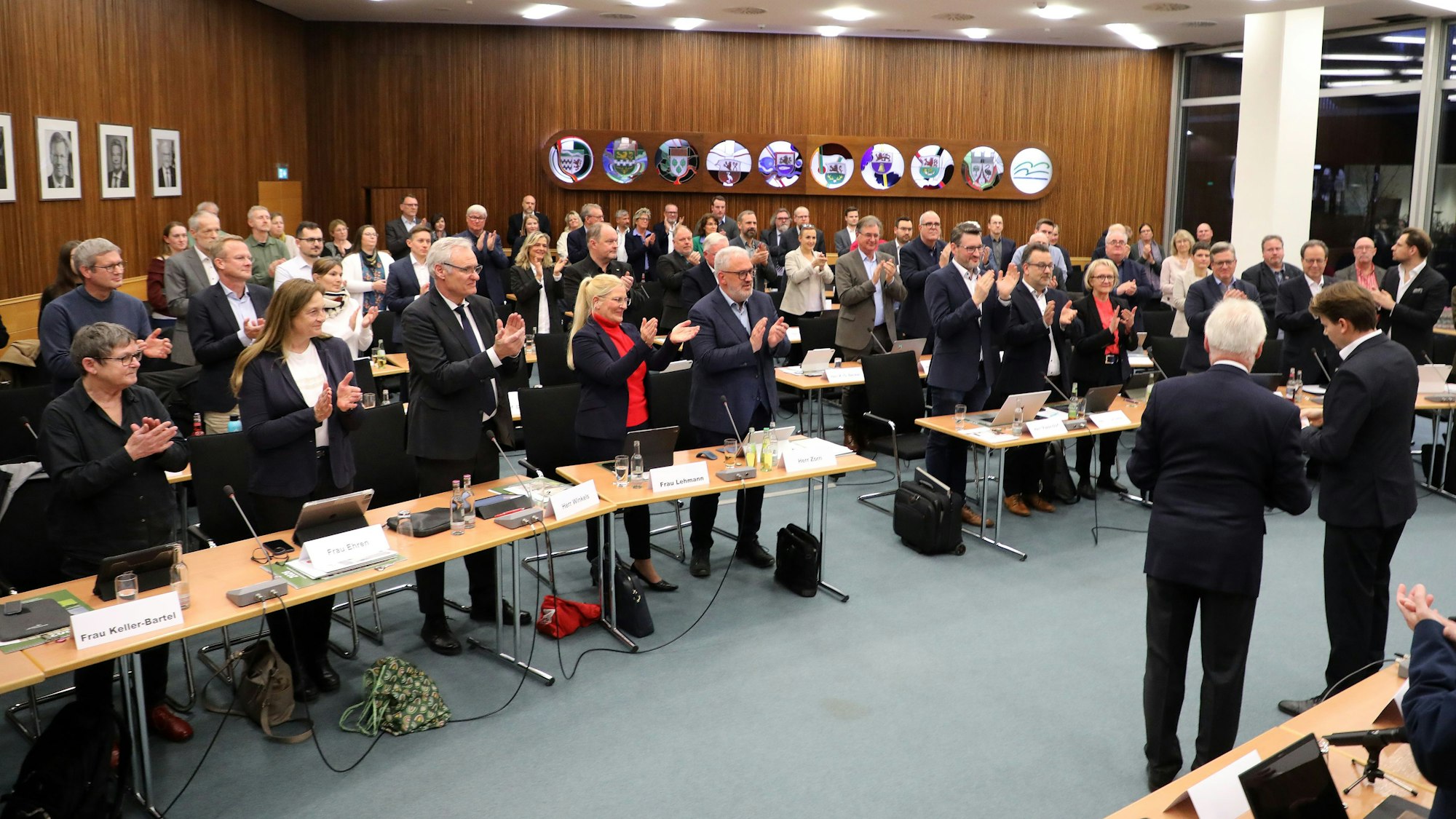 Der neue Kreistag des Rheinisch-Bergischen Kreises bei der konstituierenden Sitzung im Kreishaus Am Rübezahlwald.
