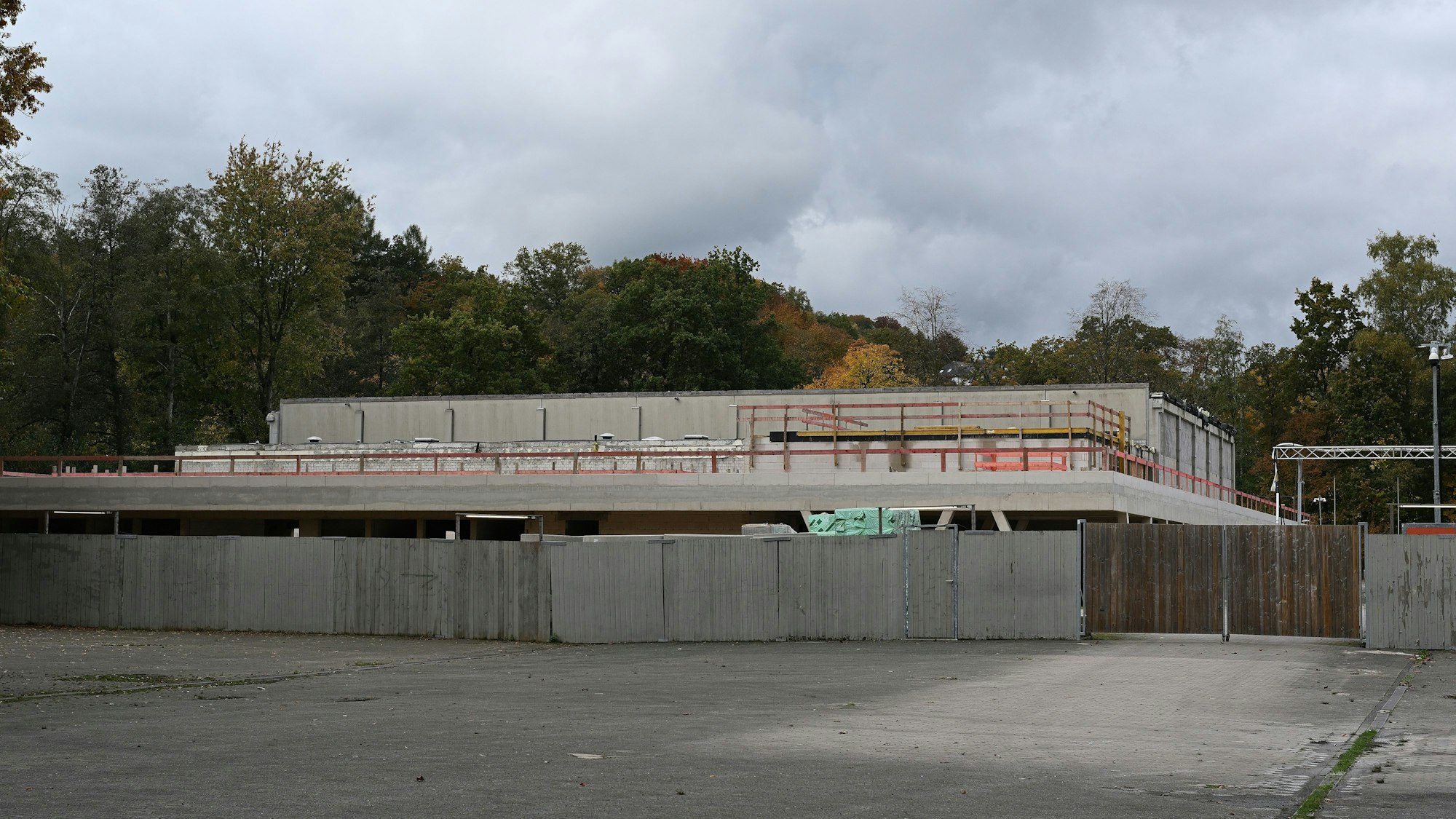 Das Foto zeigt die Schulbaustelle in Kürten