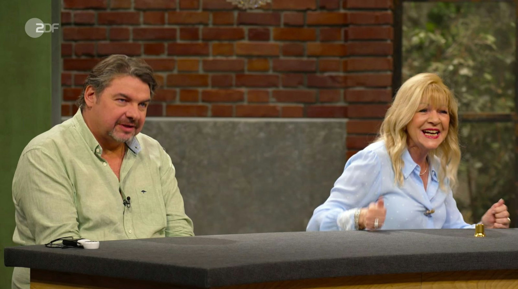 Am Ende machte Elke Velten den Kauf mit einem Gebot von 450 Euro perfekt. (Bild: ZDF)