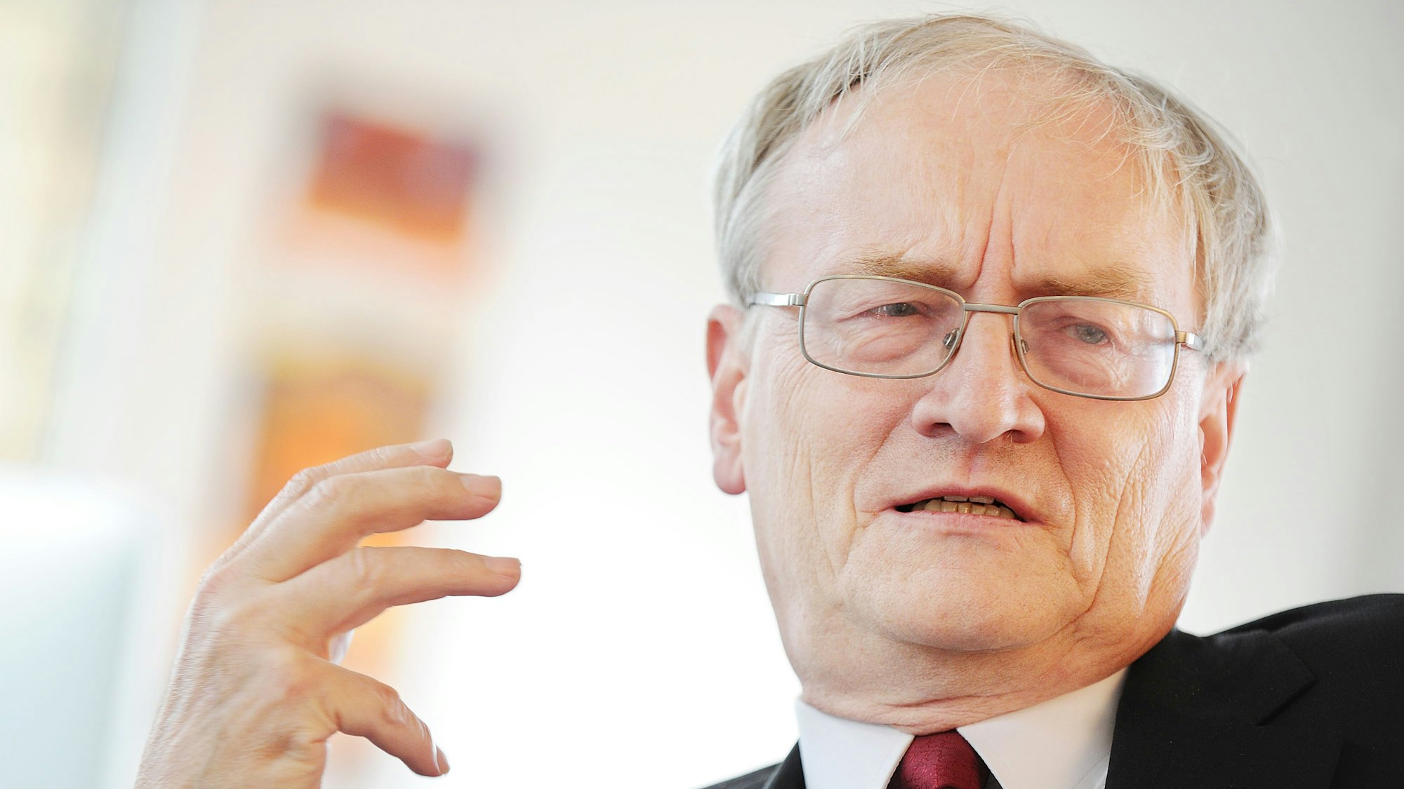Das Bild zeigt den ehemaligen Staatssekretär im Bundesinnenministerium und früheren Präsident des Bundesnachrichtendienstes (BND), August Hanning, bei einem WAZ-Gespräch im Jahr 2010. (Archivbild).
Foto: Matthias Graben / WAZ FotoPool / IMAGO