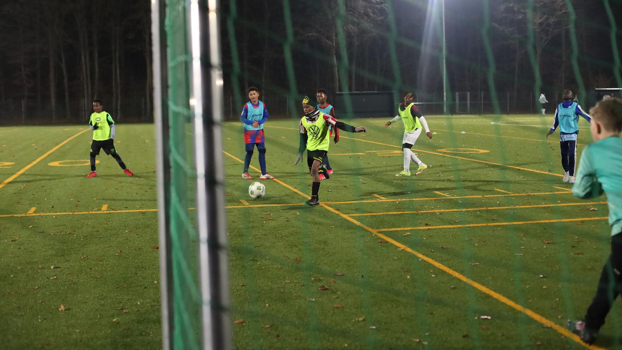 Neun der 14 Ehrenfelder U12-Fußballer sind Schwarz.