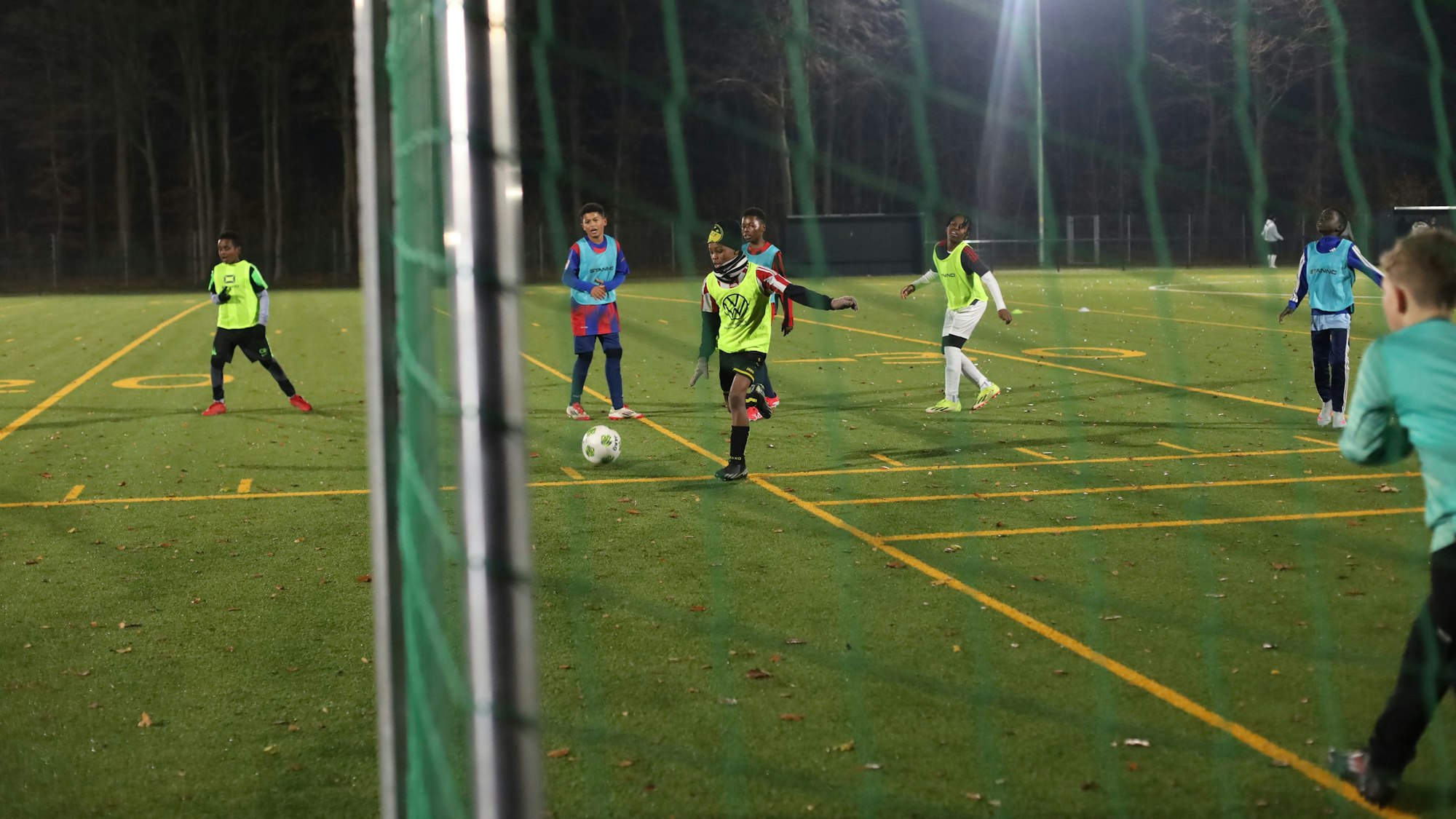 Neun der 14 Ehrenfelder U12-Fußballer sind Schwarz.