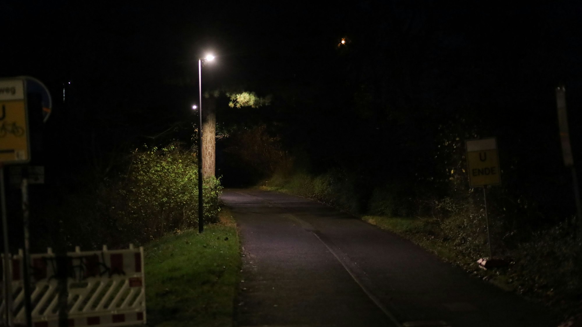 Unterführung von der Boltensternstraße entlang der Kleingartensiedlung zur Mülheimer Brücke.