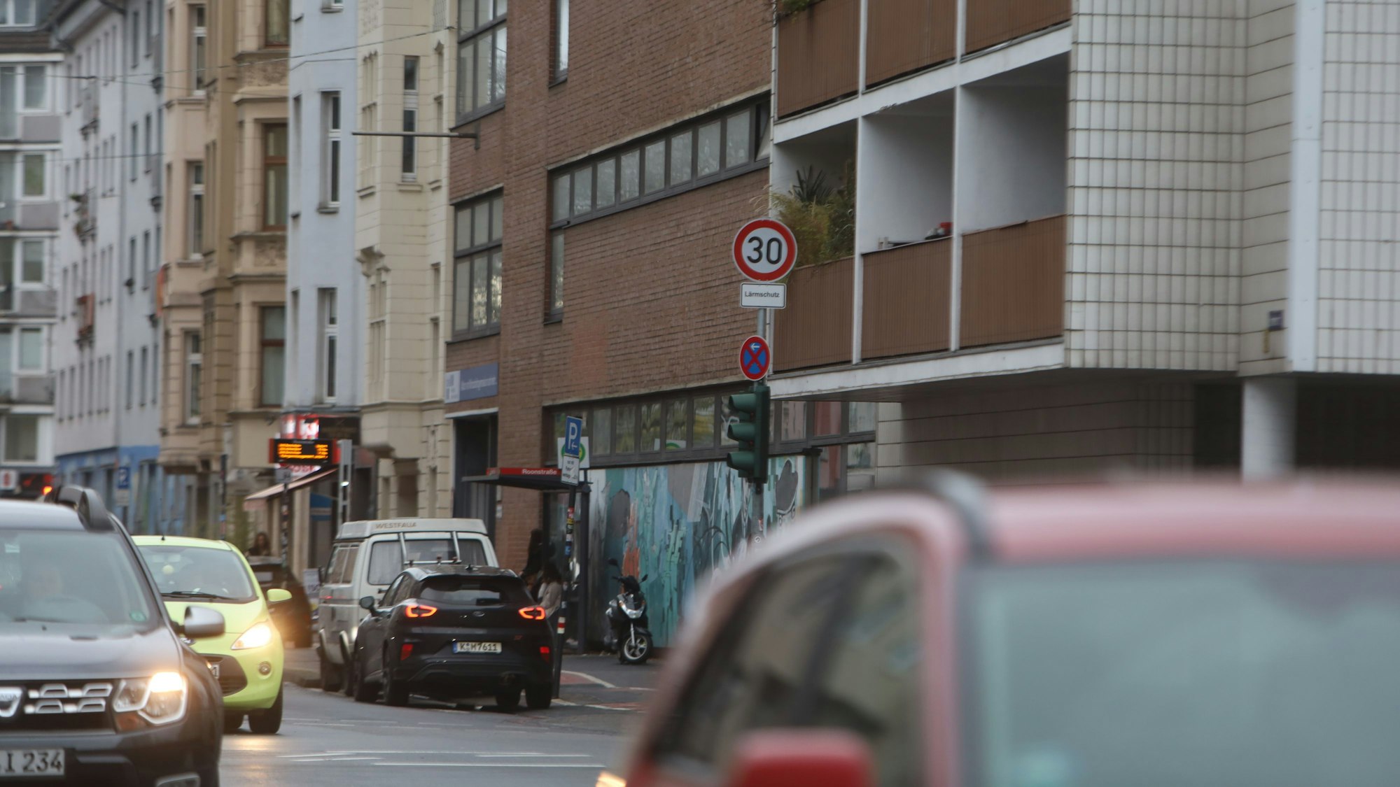 08.12.2025, Köln: Auf der Lindenstraße ist nun Tempo 30. Foto: Arton Krasniqi