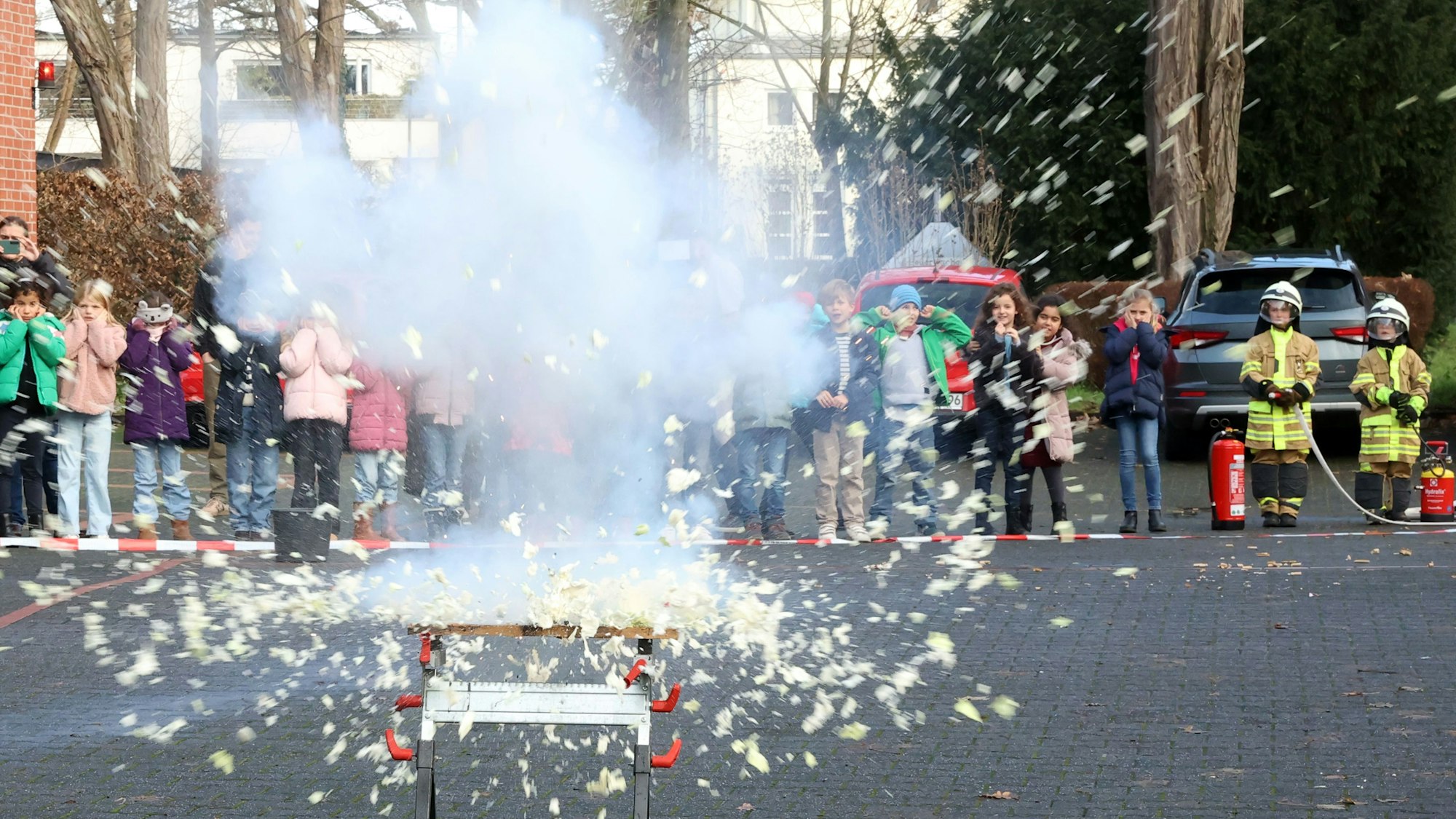 Die Sprengkraft der Böller ist immens.