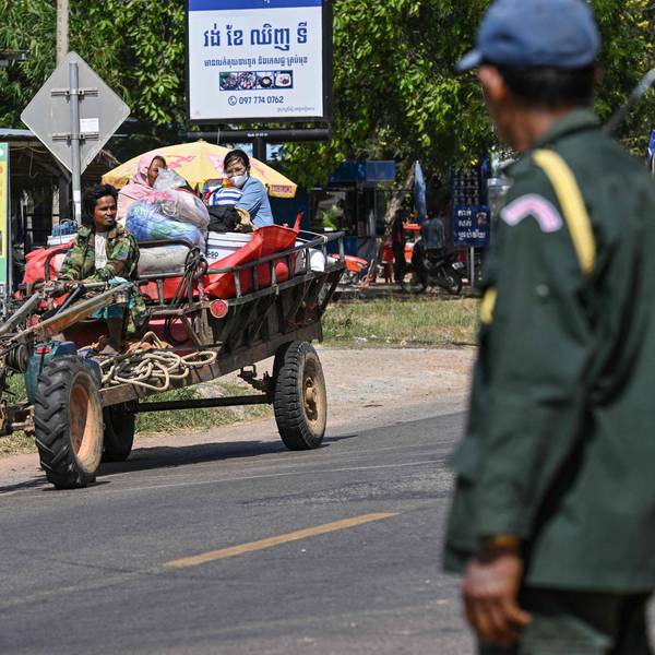 In der kambodschanischen Provinz Siem Reap fliehen Einwohner am 9. Dezember vor den Angriffen aus Thailand.