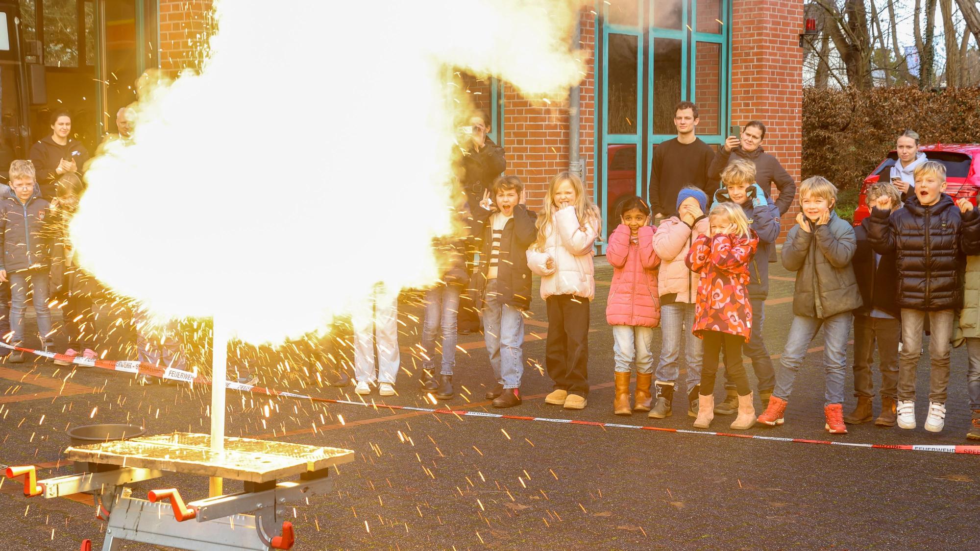 Oftmals wird die Gefahr, die von Feuerwerkskörpern ausgeht, unterschätzt.