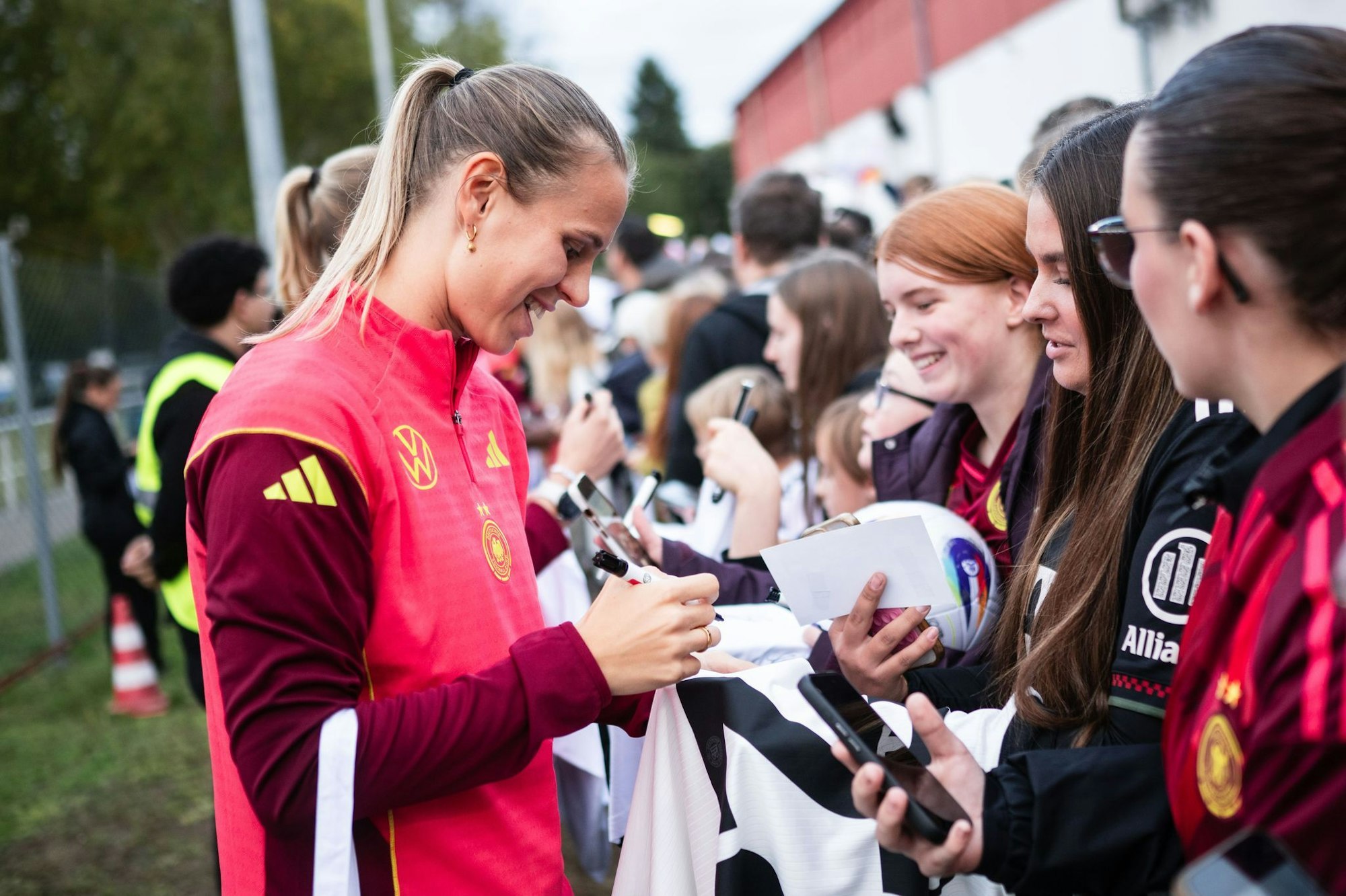 Im Nationalteam ist das Interesse an Bayerns Klara Bühl & Co. deutlich größer als in der Bundesliga.