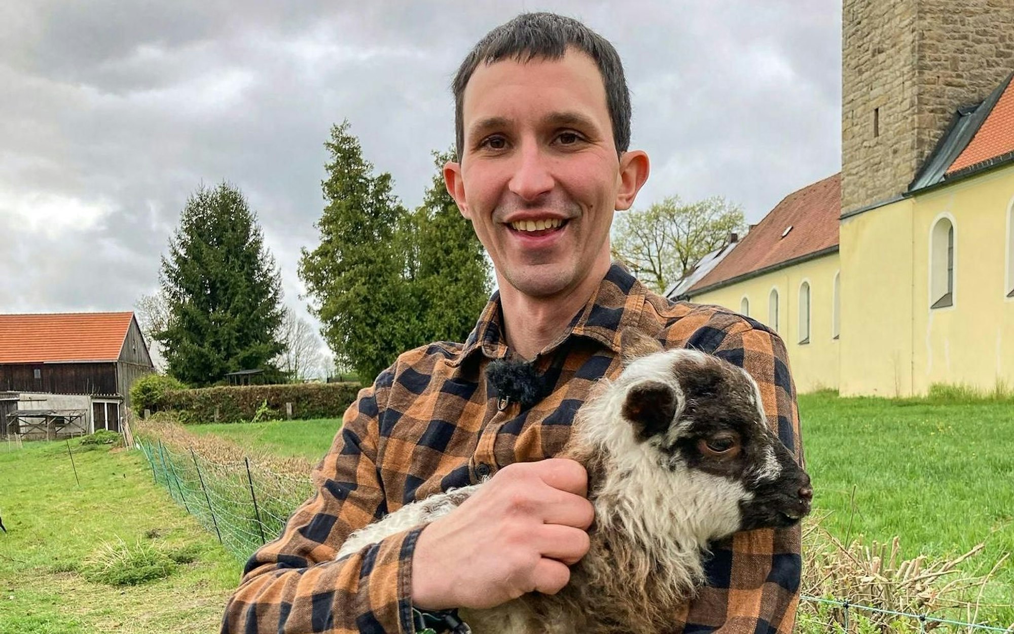 Michaels Haus gehörte einst einem Messie und wird noch renoviert. (Bild: RTL / Stefan Gregorowius)