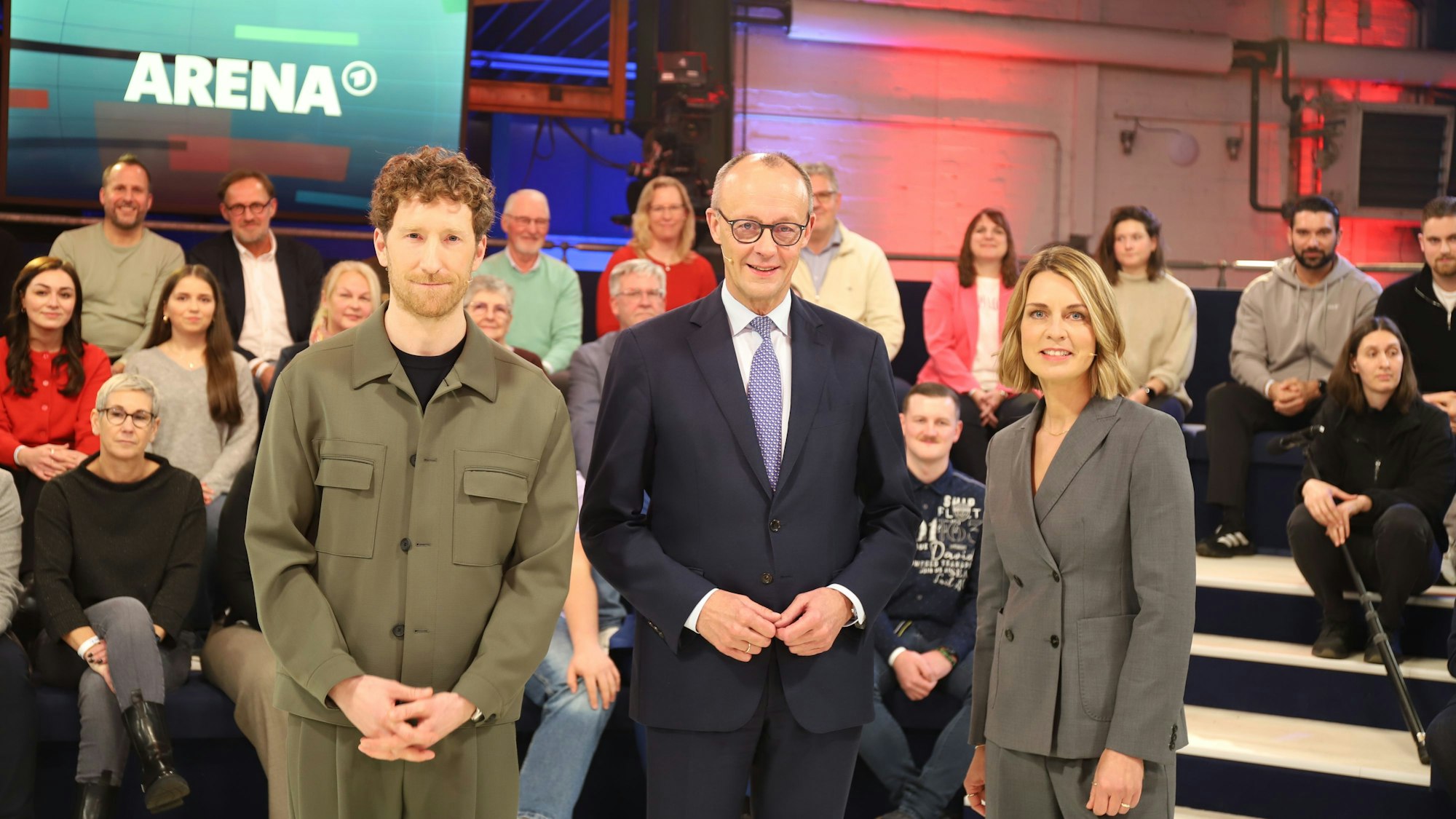 Bundeskanzler Friedrich Merz war zu Besuch bei der Sendung „Die Arena“, die live aus der Lemo-Halle gesendet wurde.