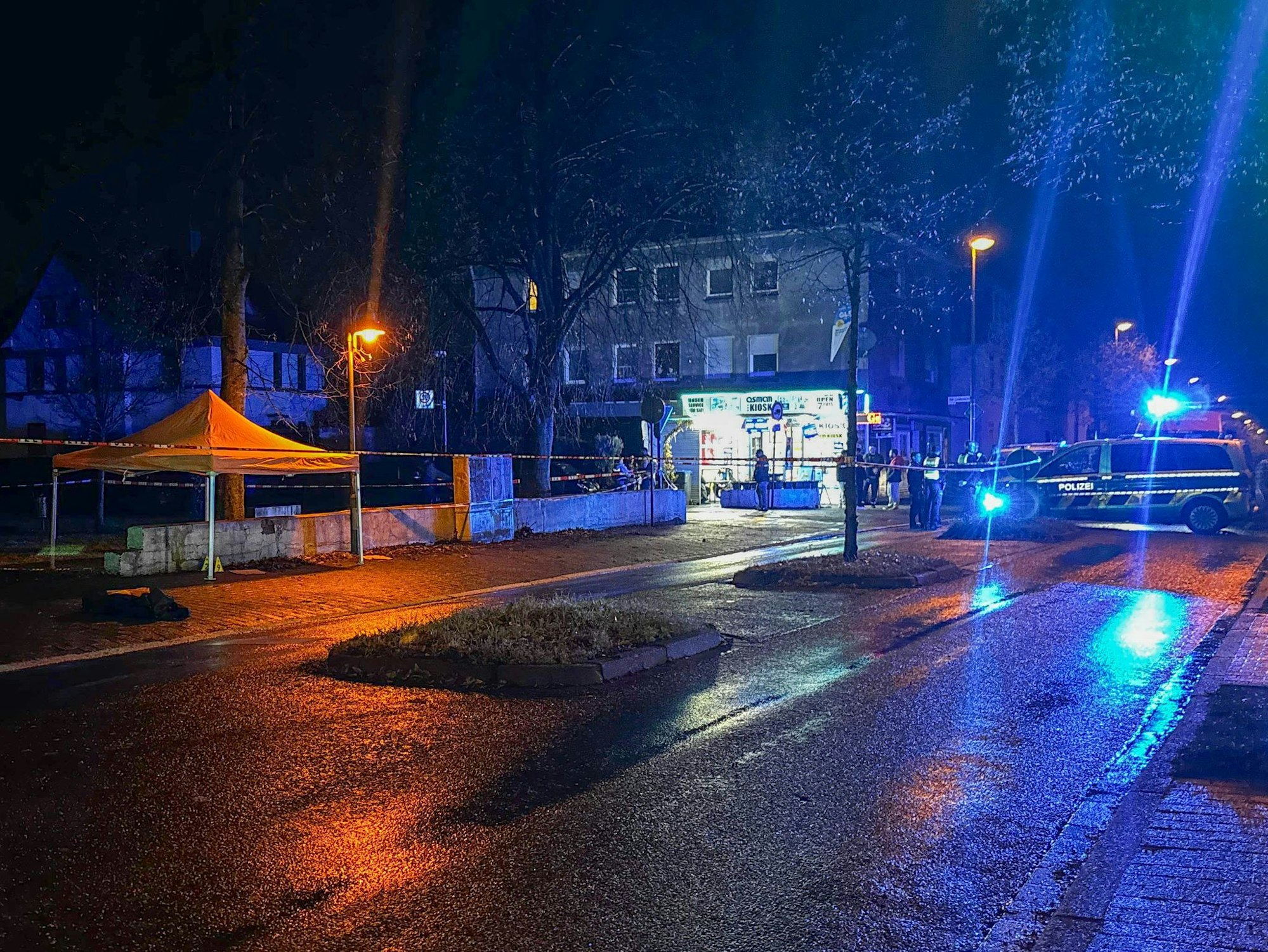 Die Polizei rückte am Montagabend mit einem Großaufgebot in Lünen an.