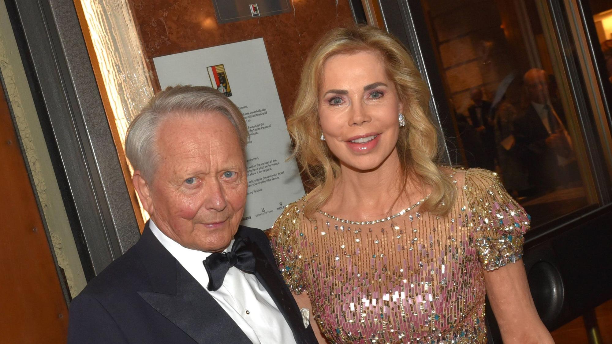 Wolfgang Porsche und Gabriele, Prinzessin zu Leiningen, auf dem roten Teppich.