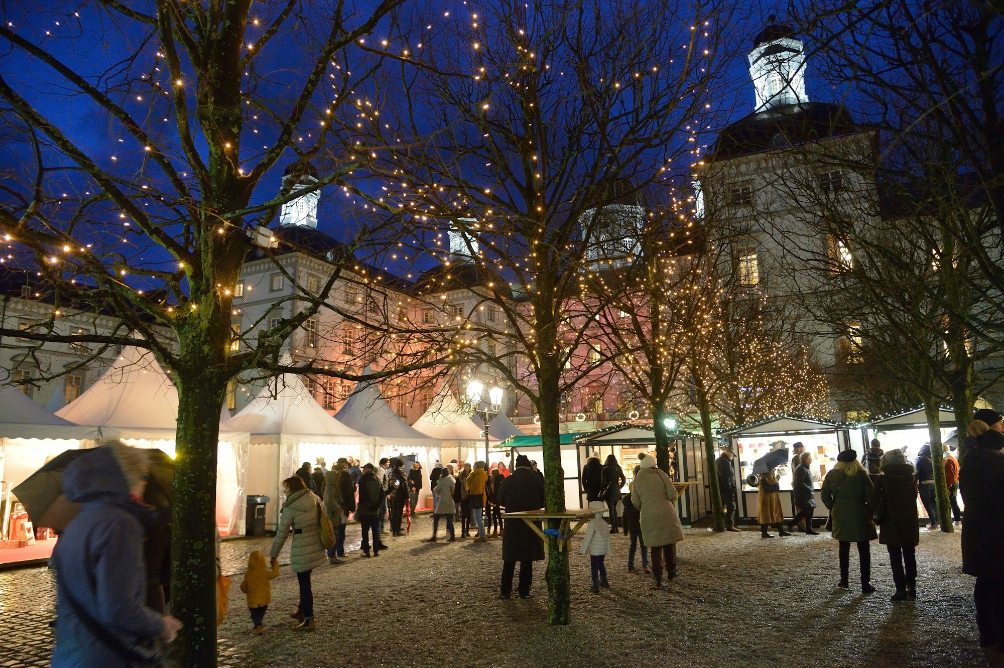 Bergisch Gladbach-Bensberg. Grandhotel Schloss Bensberg. Unikat-Weihnachtsmarkt