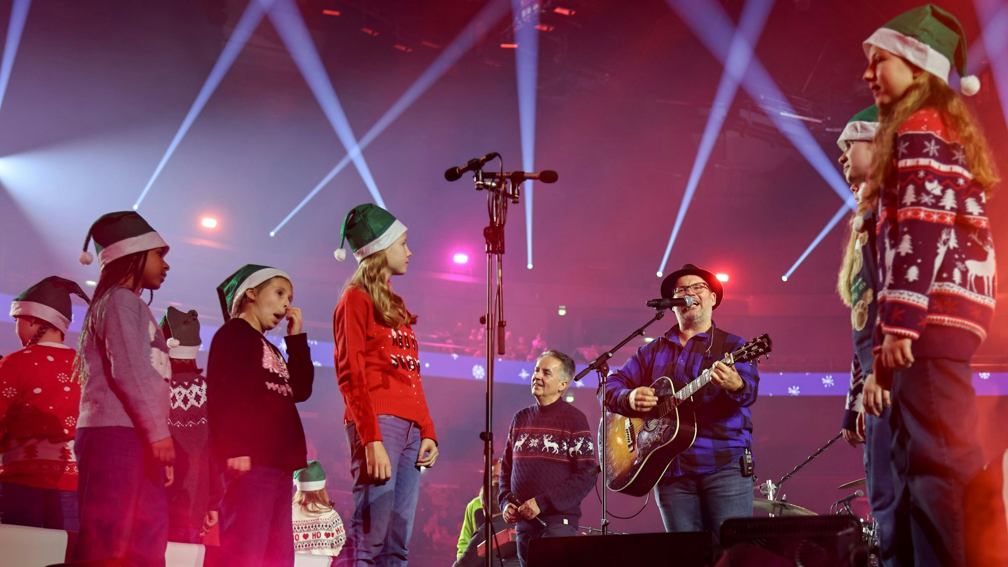 Michael Kokott und Björn Heuser auf der Bühne der Lanxess-Arena.