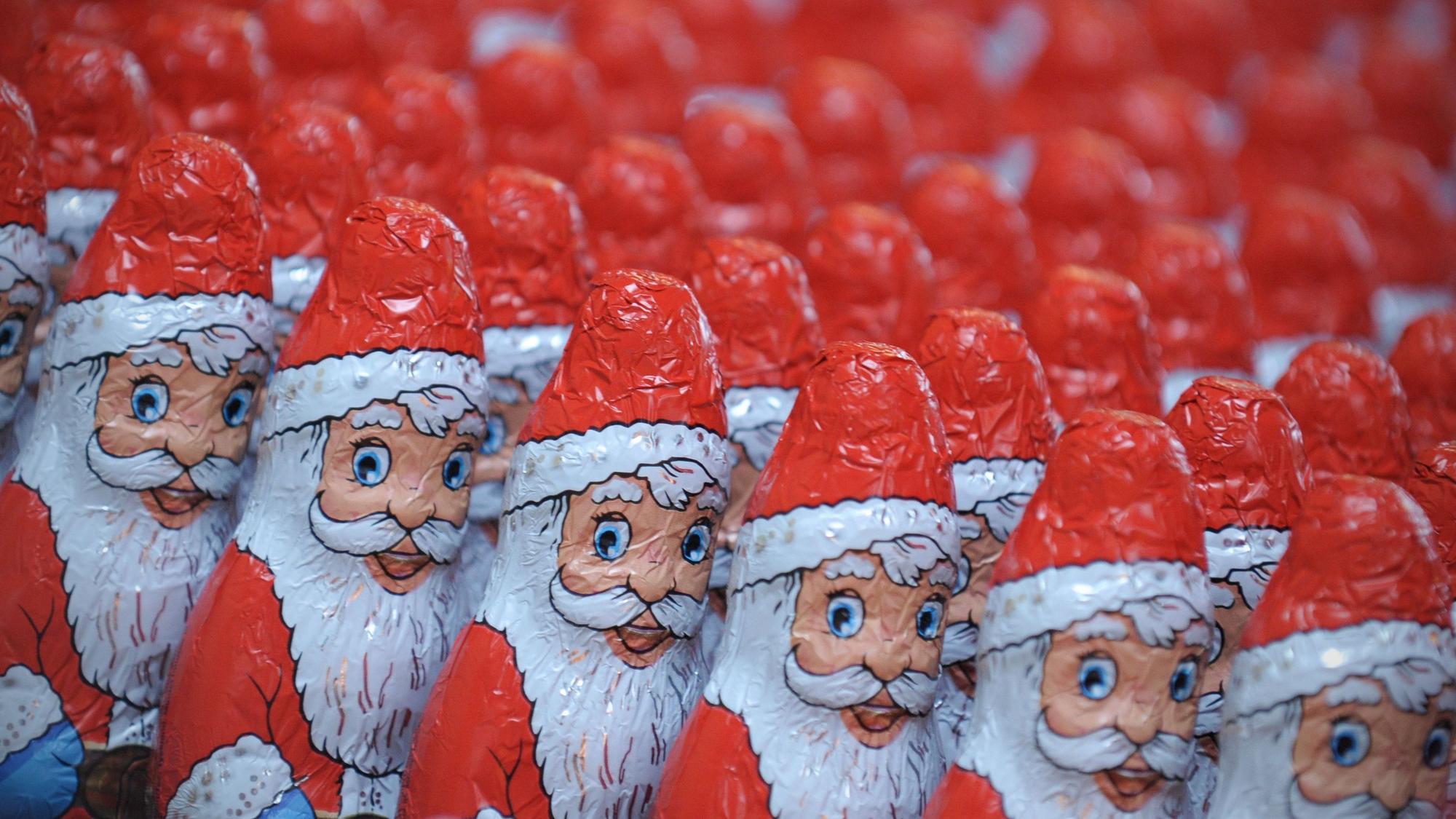 Ein Muss in der Weihnachtszeit, aber günstig sind sie nicht: Schoko-Weihnachtsmänner.