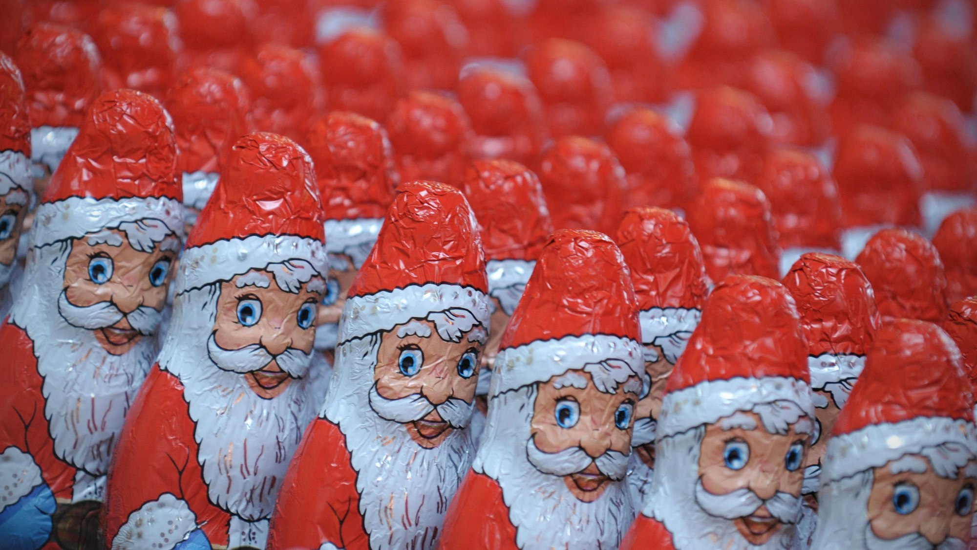 Ein Muss in der Weihnachtszeit, aber günstig sind sie nicht: Schoko-Weihnachtsmänner.