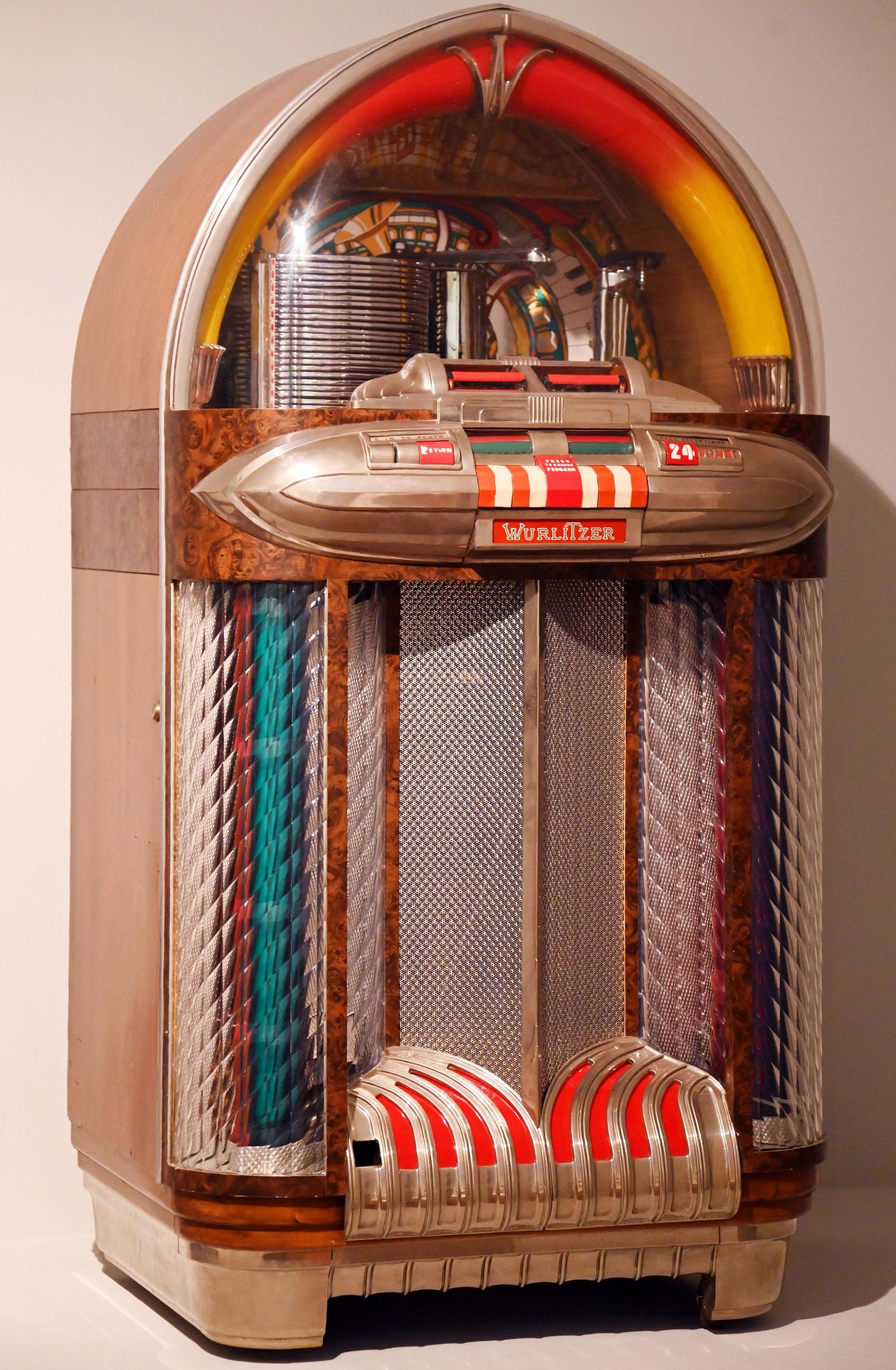 Wie ein amerikanischer Straßenkreuzer: Die Wurlitzer 1100 aus dem MAKK