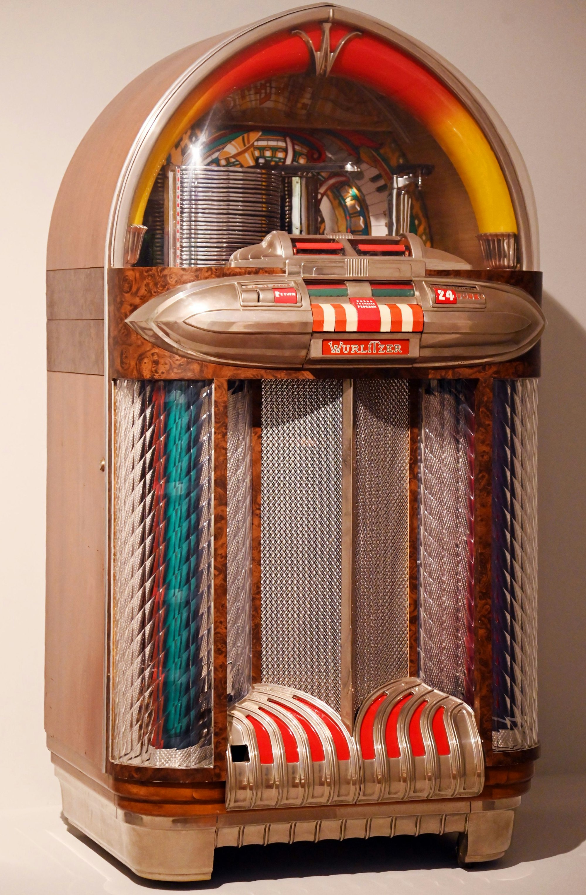 Wie ein amerikanischer Straßenkreuzer: Die Wurlitzer 1100 aus dem MAKK