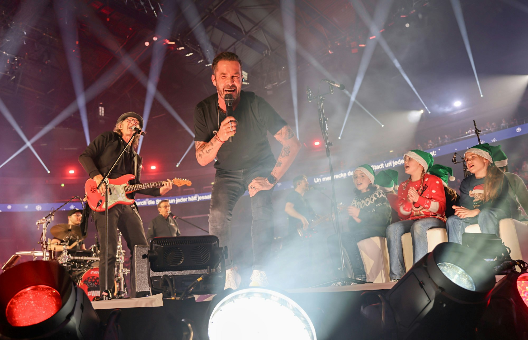 Die Räuber auf der Bühne der Lanxess-Arena.