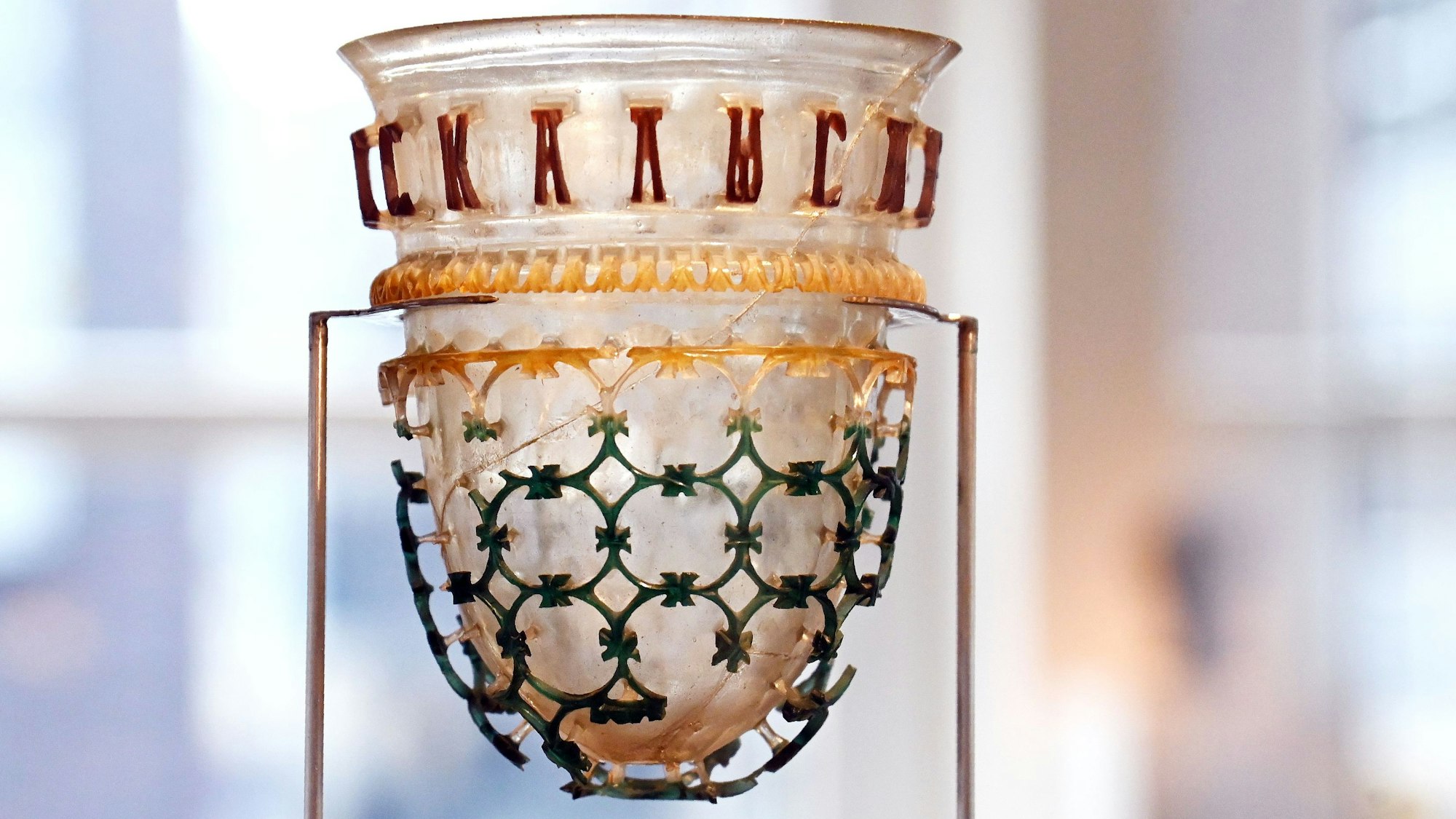 Diatretglas - oder auch Netzbecher - aus dem Römisch-Germanischen Museum in Köln