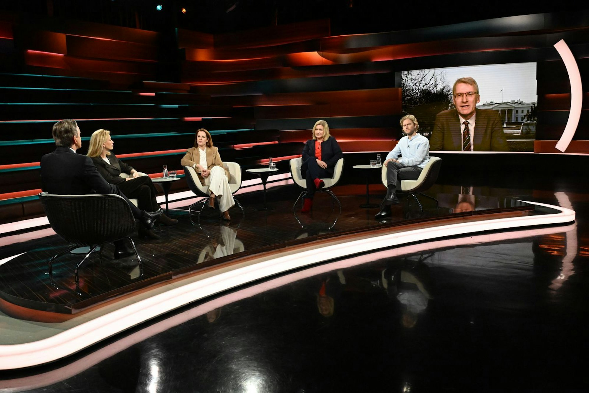 Am Dienstagabend waren bei „Markus Lanz“ Karin Prien, Florence Gaub, Eva Quadbeck, Dr. Jan Wynands und (zugeschaltet) Elmar Theveßen zu Gast. (Bild: ZDF/ Cornelia Lehmann)