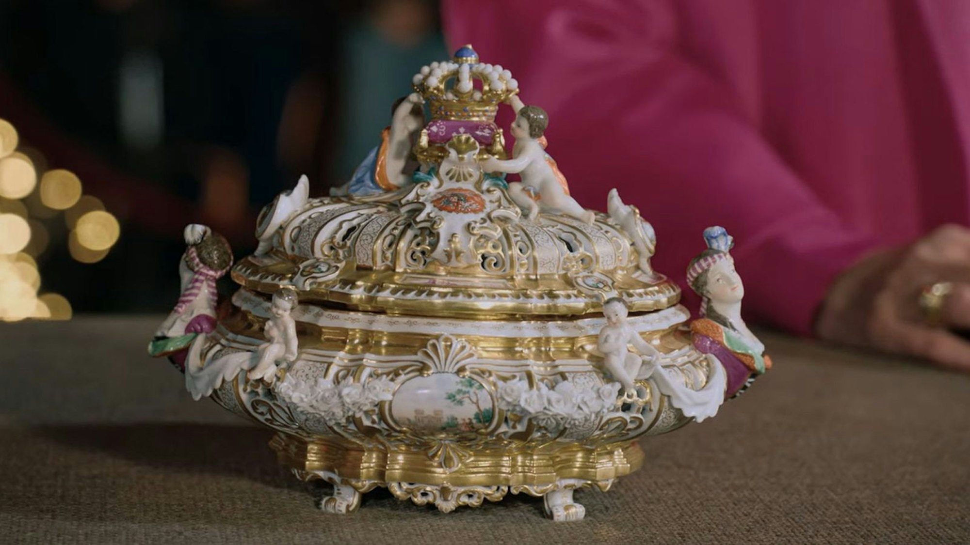 Für 11.200 Euro wird das Drüselkästchen letztlich verkauft. (Bild: ZDF)