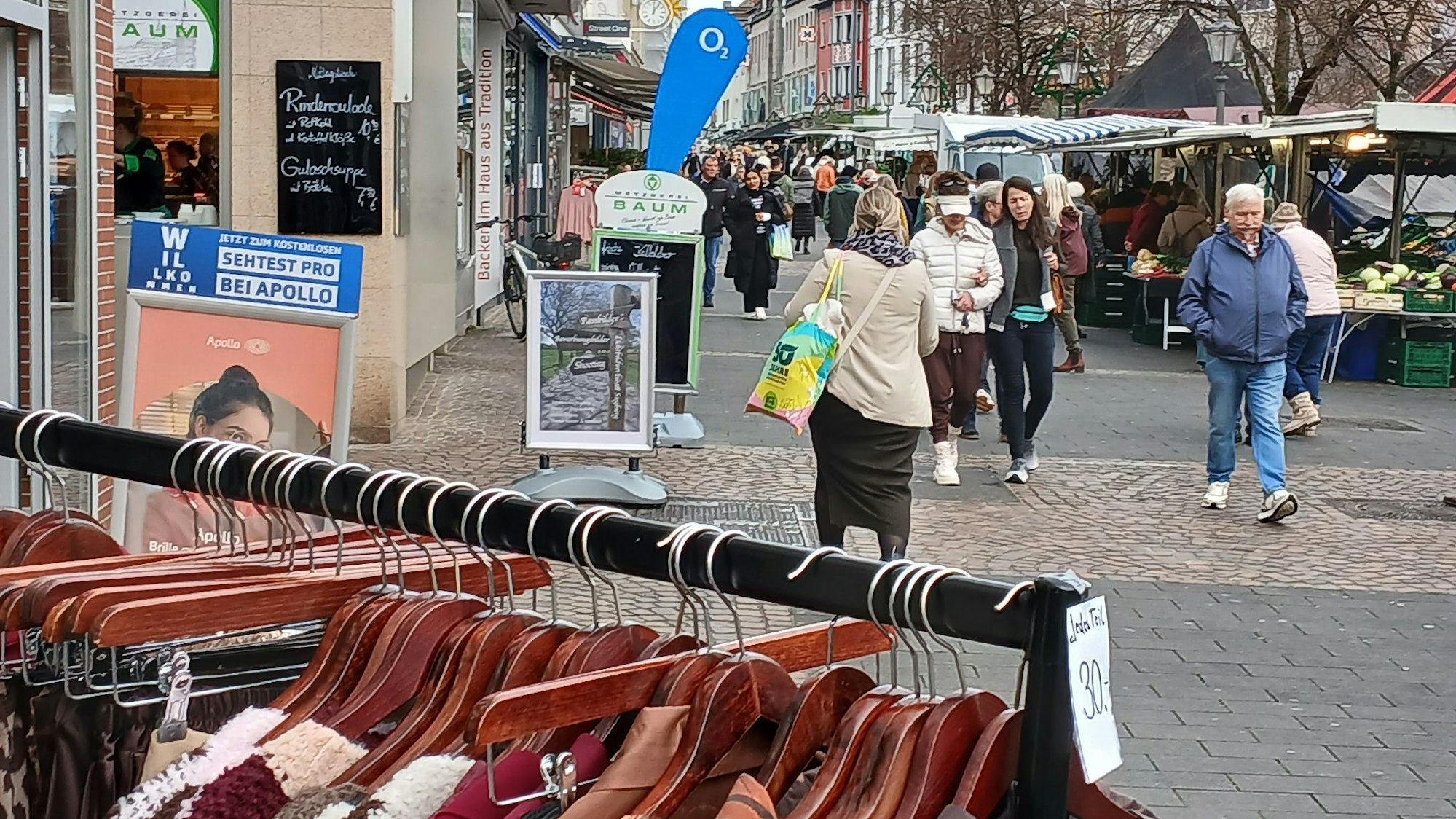 Der Einzelhandelsverband beklagt, dass in der Vorweihnachtszeit zwar die Innenstädte in der Region voll sind, der Einzelhandel aber keine guten Geschäfte macht.
