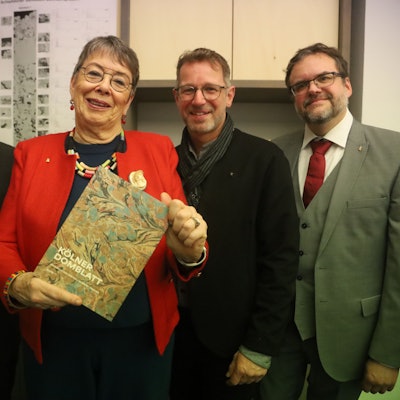10.12.2025, Köln: Kölner Domblatt 2025 erschienen -Pressekonferenz des ZDV in die Kölner Dombauhütte. Die Präsidentin des ZDV Barbara Schock-Werner Dompropst Guido Assmann (links), Dombaumeister Peter Füssenich (2.v.r.) sowie der Leiter des Dombauarchivs und Schriftleiter des Kölner Domblattes Dr. des. Matthias Deml Foto: Arton Krasniqi