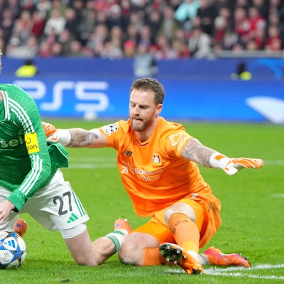 TOPSHOT - Bayer Leverkusen's Dutch goalkeeper #01 Mark Flekken concedes a penalty after fouling Newcastle United's German striker #27 Nick Woltemade (L) during the UEFA Champions League league phase - matchday 6, football match between Bayer Leverkusen and Newcastle United FC at the BayArena stadium in Leverkusen, western Germany on December 10, 2025. (Photo by Pau Barrena / AFP)