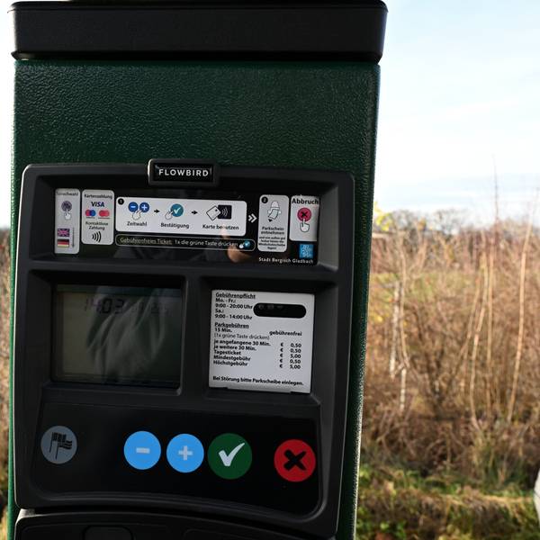 Neue Parkscheinautomaten aufgestellt.