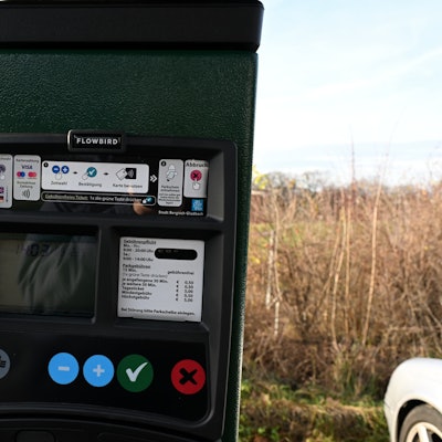 Neue Parkscheinautomaten aufgestellt.