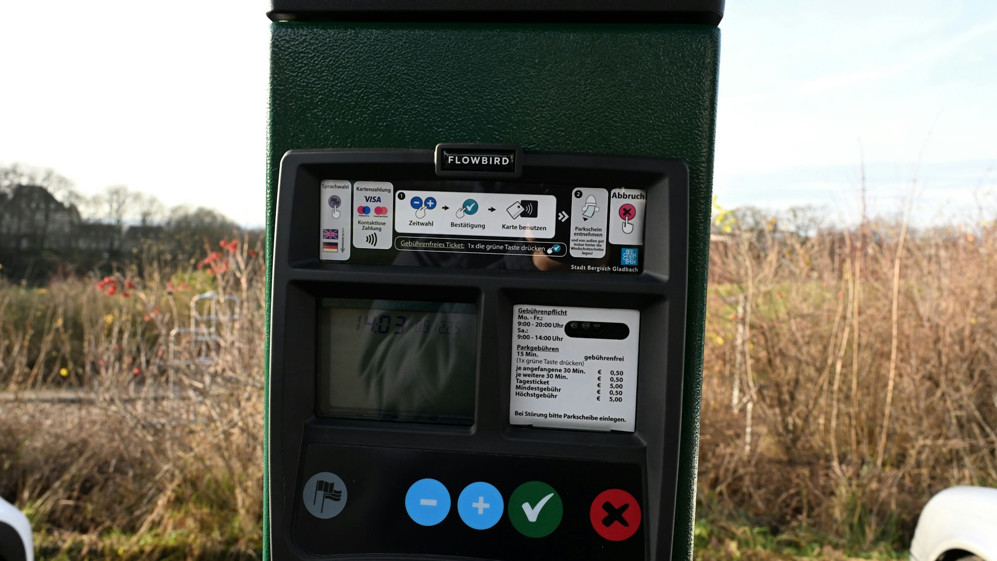 Das Foto zeigt einen Parkscheinautomaten in Bergisch Gladbach