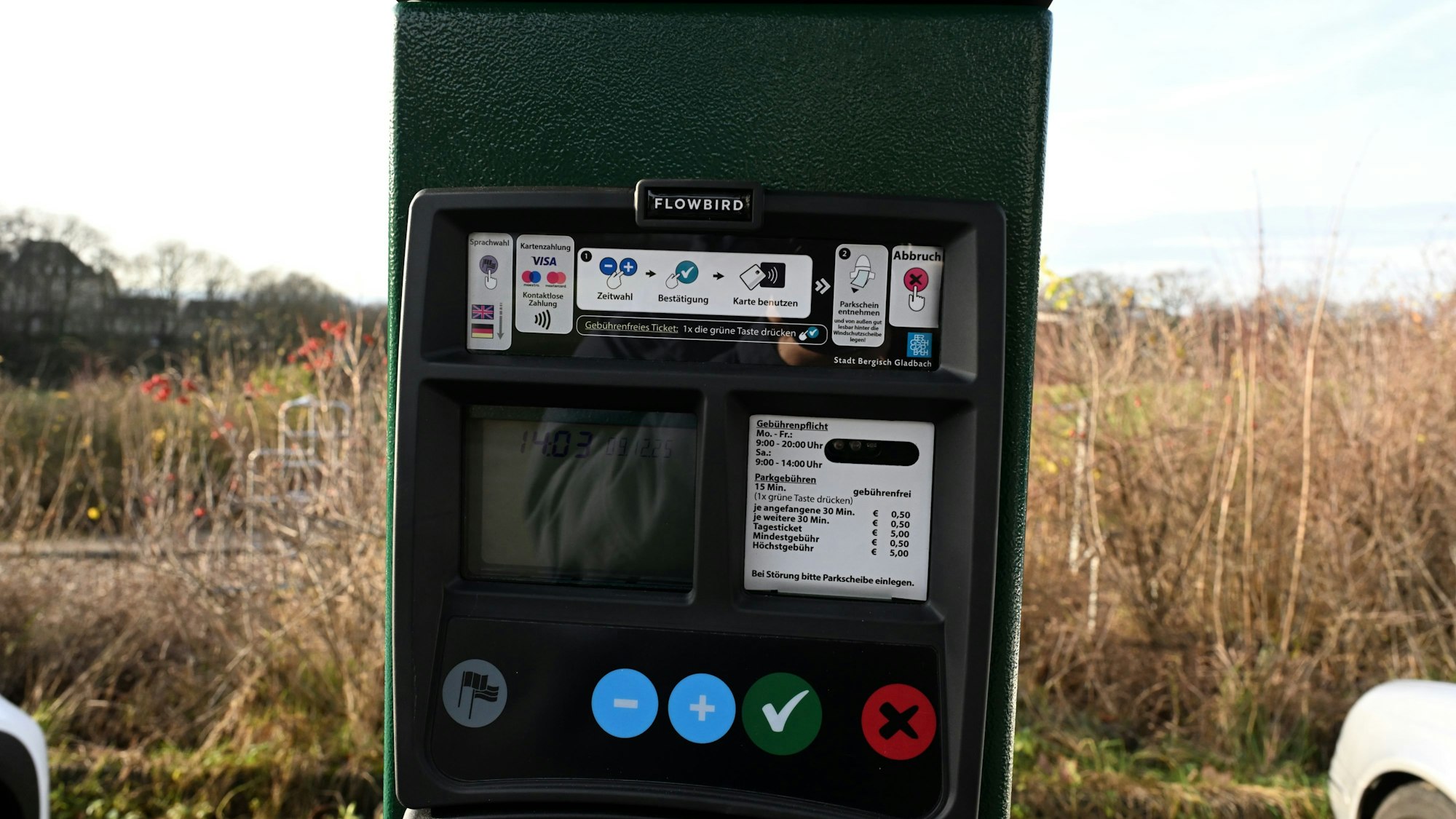 Das Foto zeigt einen Parkscheinautomaten