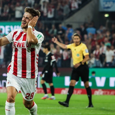 Fussball, Bundesliga Saison 2025/2026 2.Spieltag 1.FC Köln - SC Freiburg 31.08.2025, RheinEnergieSTADION Torjubel 1. FC Köln nach dem Tor zum 3-0 durch Jan Thielmann 1. FC Köln, 29, der Torschütze freut sich Köln RheinEnergieSTADION Nordrhein-Westfalen Deutschland *** Sport, Soccer, Bundesliga Season 2025 2026 2 Matchday 1 FC Köln SC Freiburg 31 08 2025, RheinEnergieSTADION Goal celebration 1 FC Köln after the goal to 3 0 by Jan Thielmann 1 FC Köln, 29 , the scorer is happy Köln RheinEnergieSTADION Nordrhein Westfalen Germany