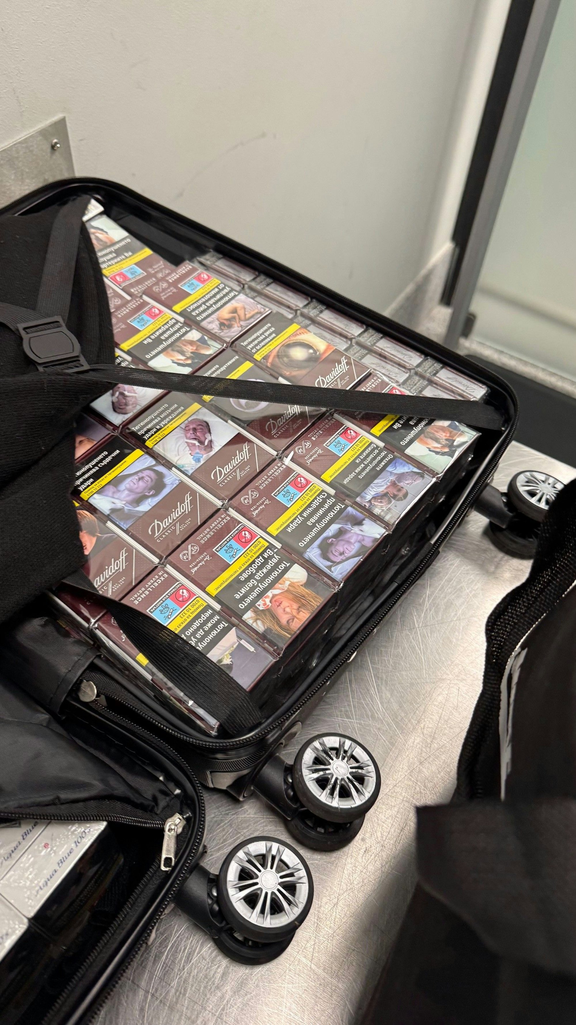 Koffer voller unversteuerter Zigaretten