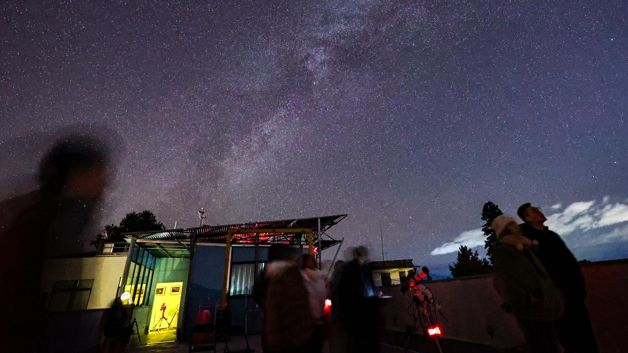 Astronomiebegeisterte warten auf den Meteoritenschauer der Geminiden (Archivfoto).