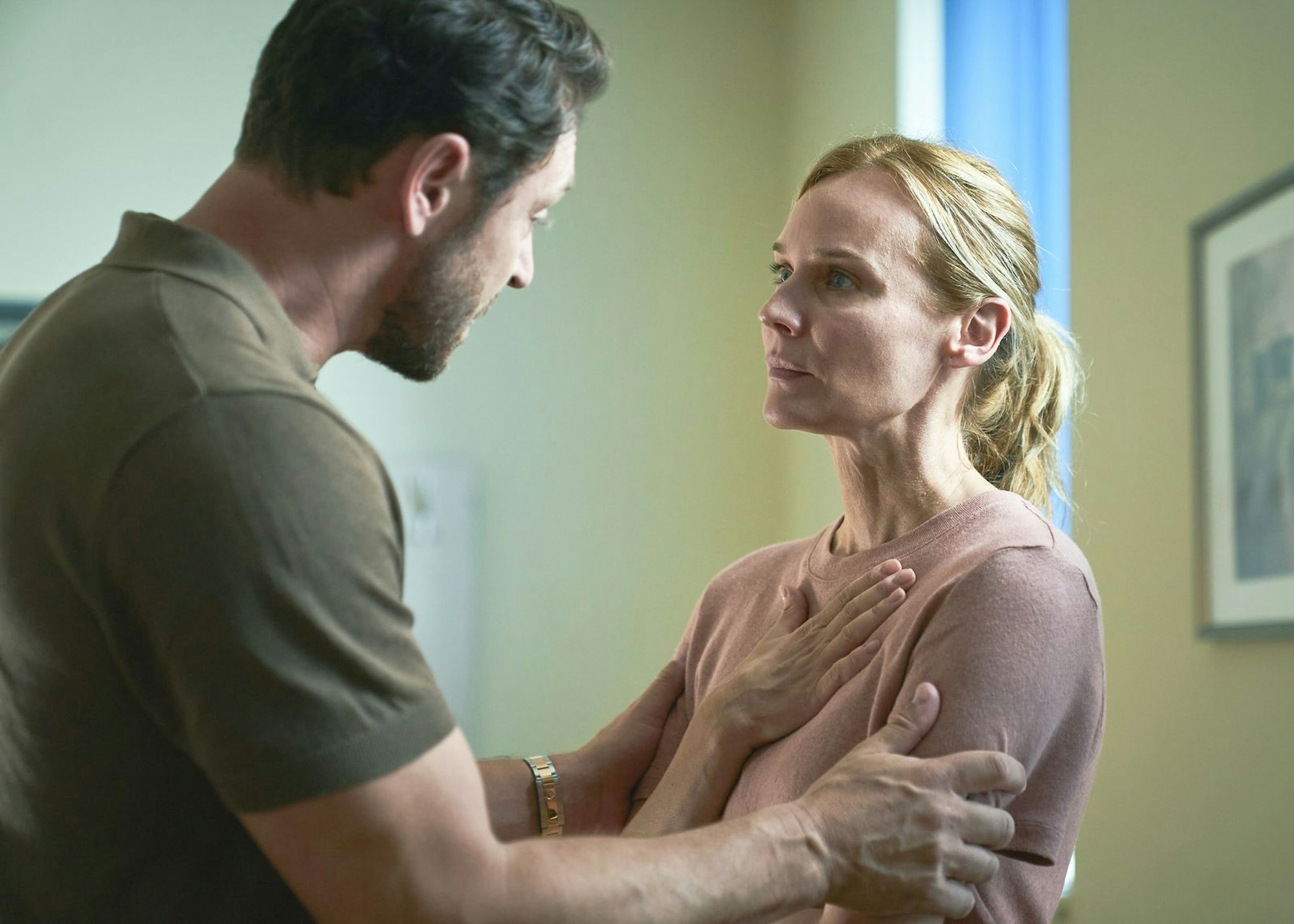 In der Paramount+-Serie „Little Disasters“ stürzt ein Unfall von Jess' (Diane Kruger) Tochter das Leben vier befreundeter Mütter ins Chaos. (Bild: Roughcut/Paramount Global Photographer: Kristóf Galgóczi Németh)