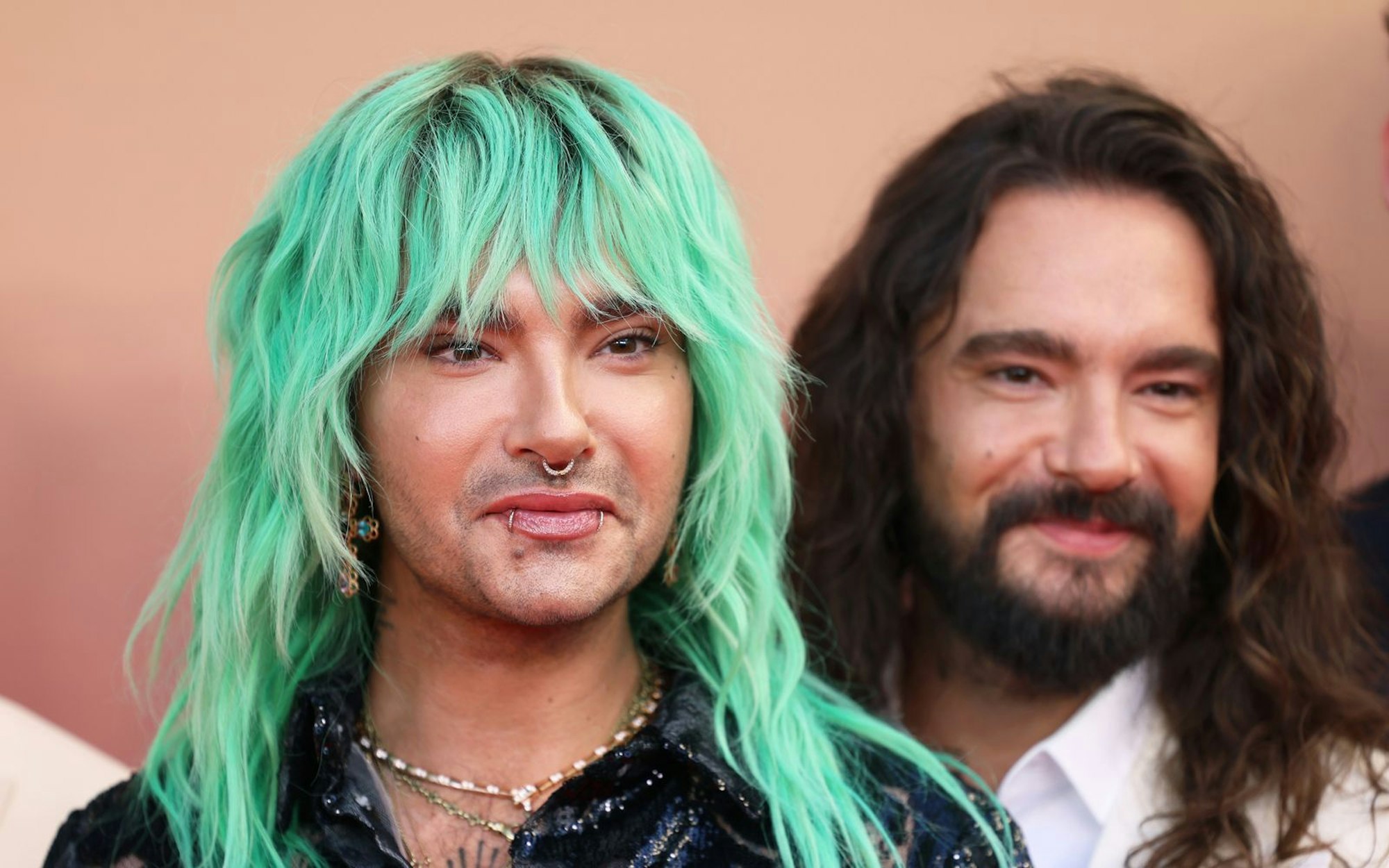 Bill Kaulitz (links) und sein Bruder Tom waren beim Klassentreffen in ihrer alten Grundschule. (Bild: 2025 Getty Images/Gerald Matzka)