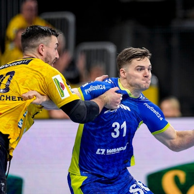 Kay Smits setzt sich gegen Jannik Kohlbacher durch.