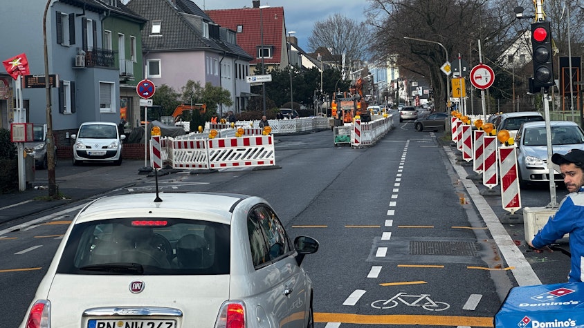 Staus und Baken bestimmen den Verkehr im Kölner Süden