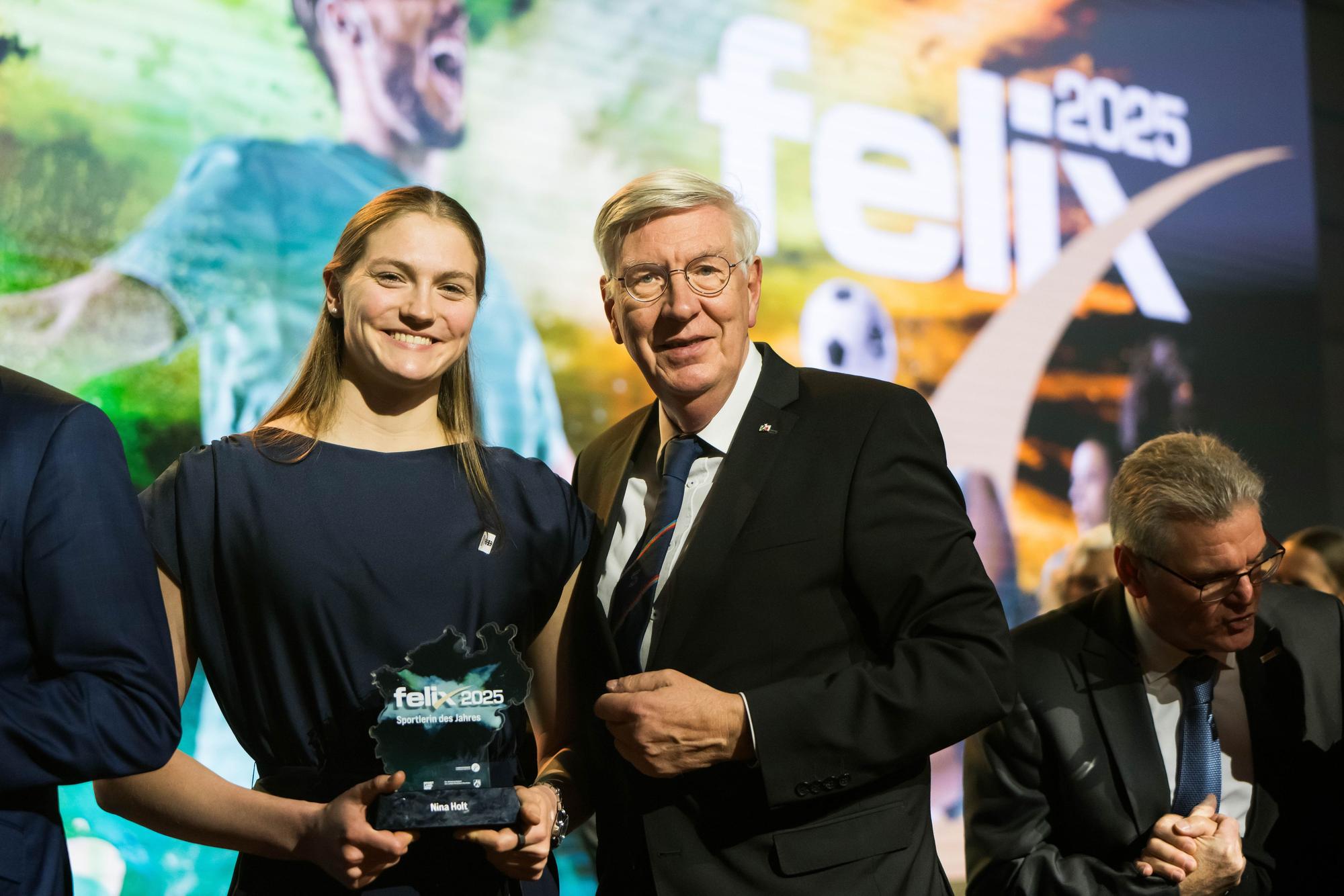 Das Bild zeigt die Rettungsschwimmerin Nina Holt bei der felix award-Verleihung in Düsseldorf.